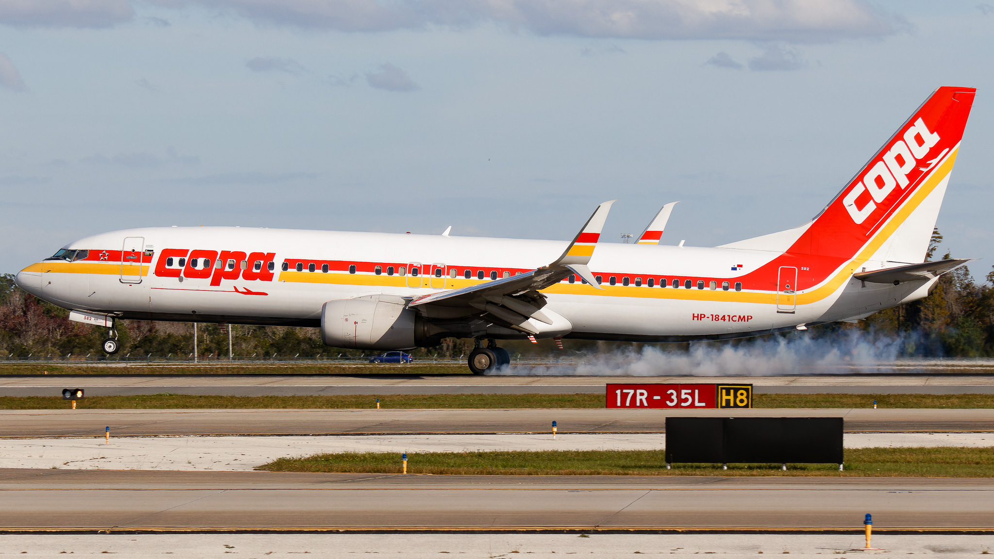 Full size: Copa Airlines Boeing 737-800 HP-1841CMP at Orlando International Airport