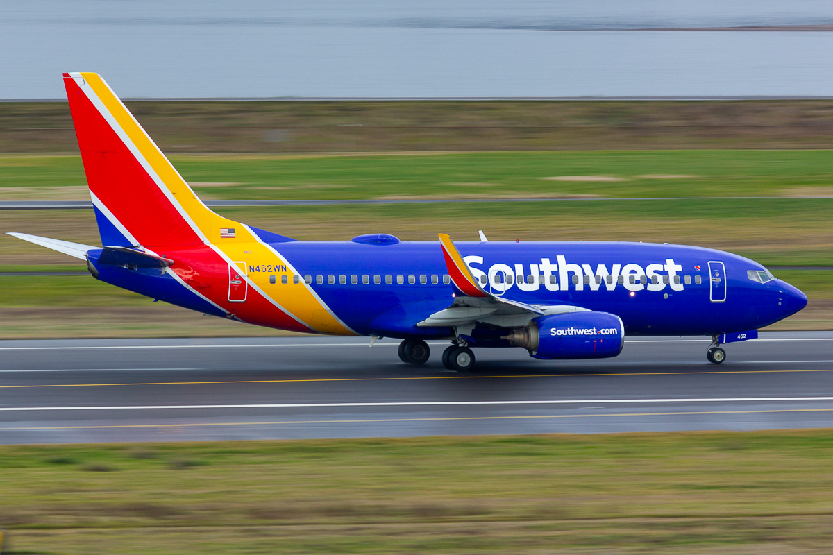 Full size: Southwest Airlines Boeing 737-700 N462WN at Portland International Airport