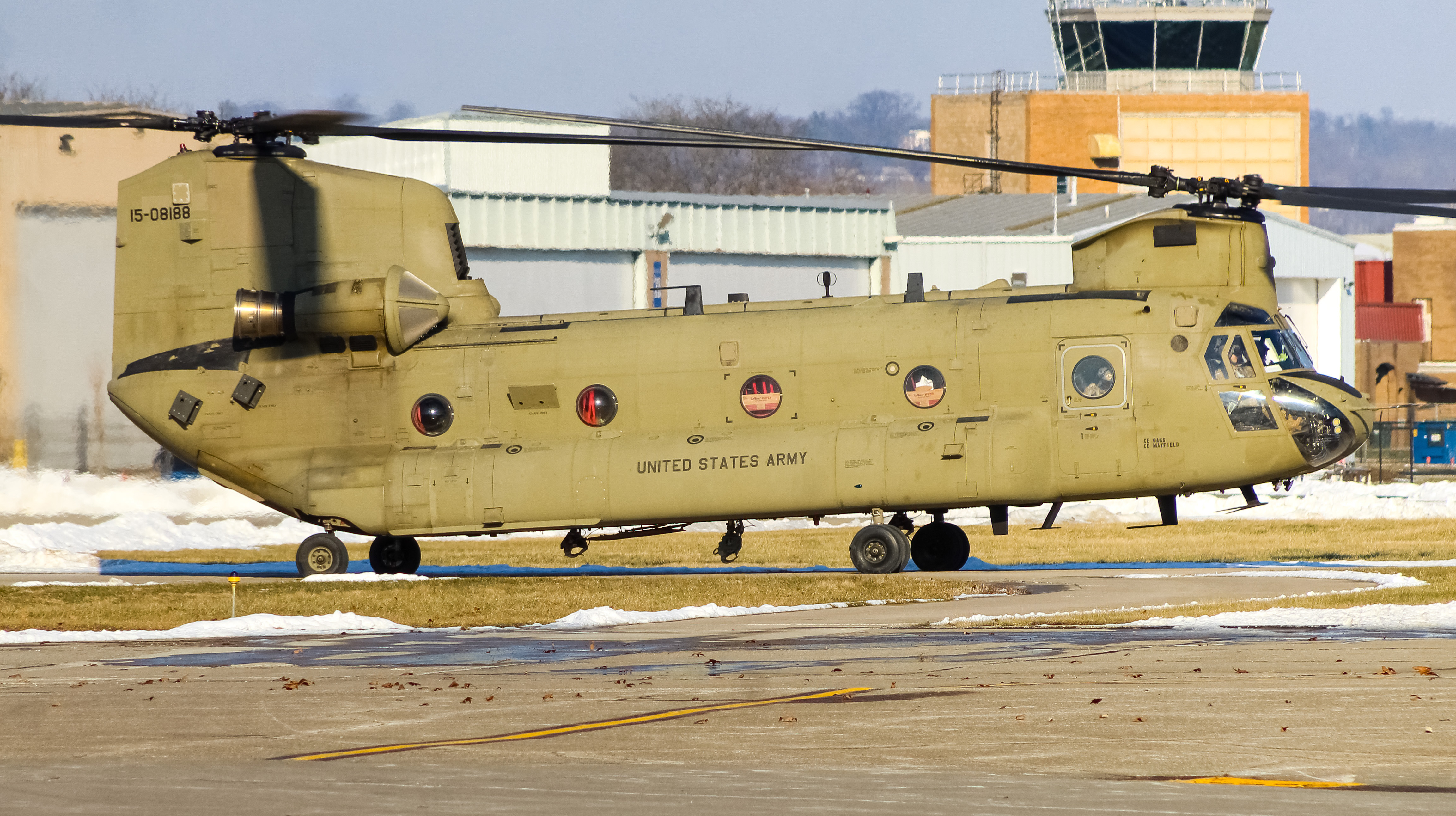 Full size: USA- United States Army Boeing CH-47 Chinook 15-08188 at Cincinnati Municipal Airport/Lunken Field