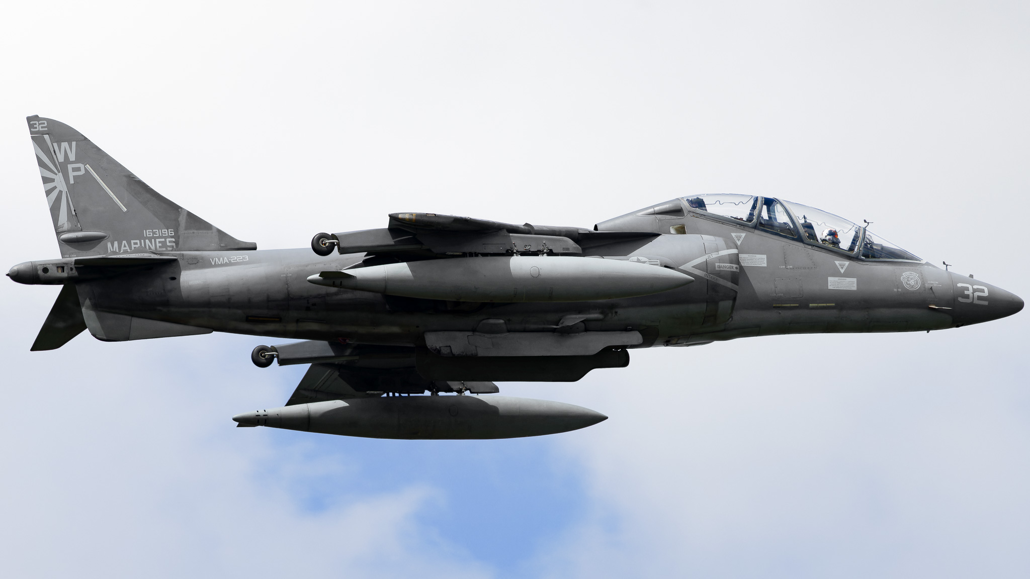 Full size: United States - US Marine Corps (USMC) McDonnell Douglas TAV-8B Harrier II 163196 at Tampa International Airport