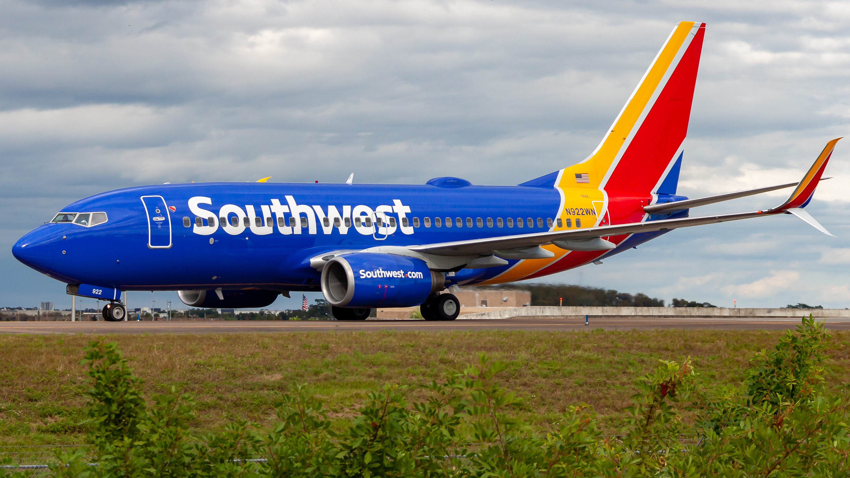 Full size: Southwest Airlines Boeing 737-700 N922WN at Orlando International Airport