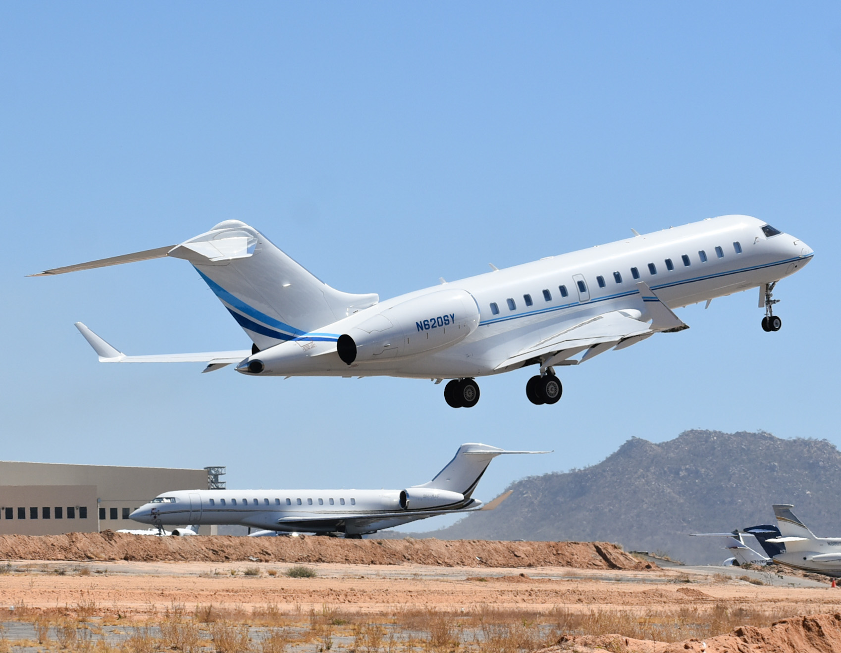 Full size: Greeneagles LLC Bombardier Global 6000 N620SY at Aeropuerto de Cabo San Lucas Internacional