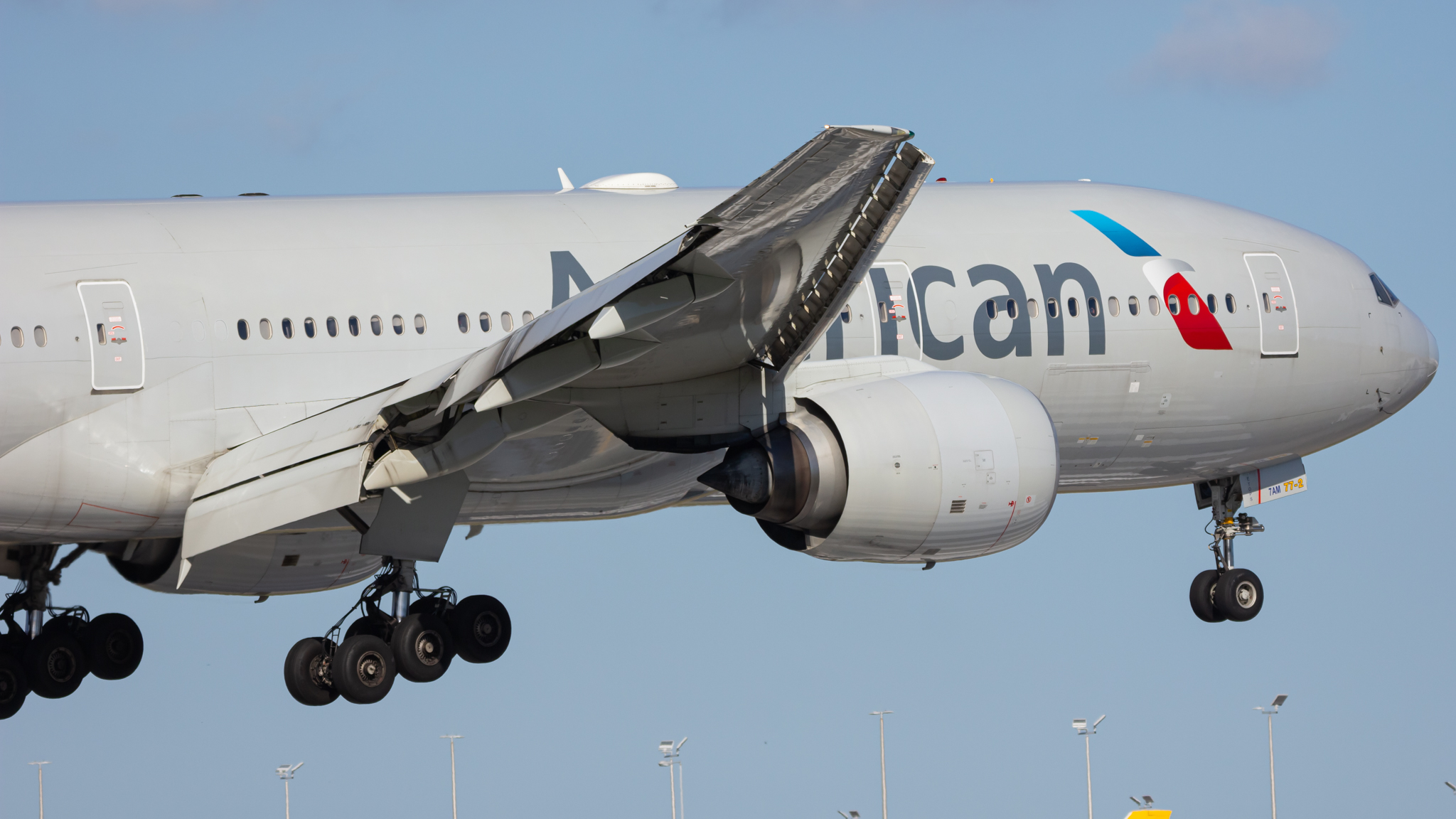 Full size: American Airlines Boeing 777-200ER N781AN at Miami International Airport
