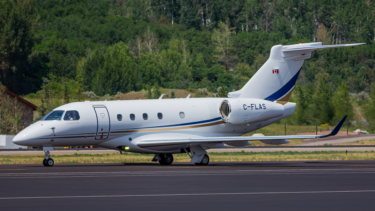 Full size: AirSprint Embraer Legacy 450 C-FLAS at Aspen-Pitkin County Airport/Sardy Field