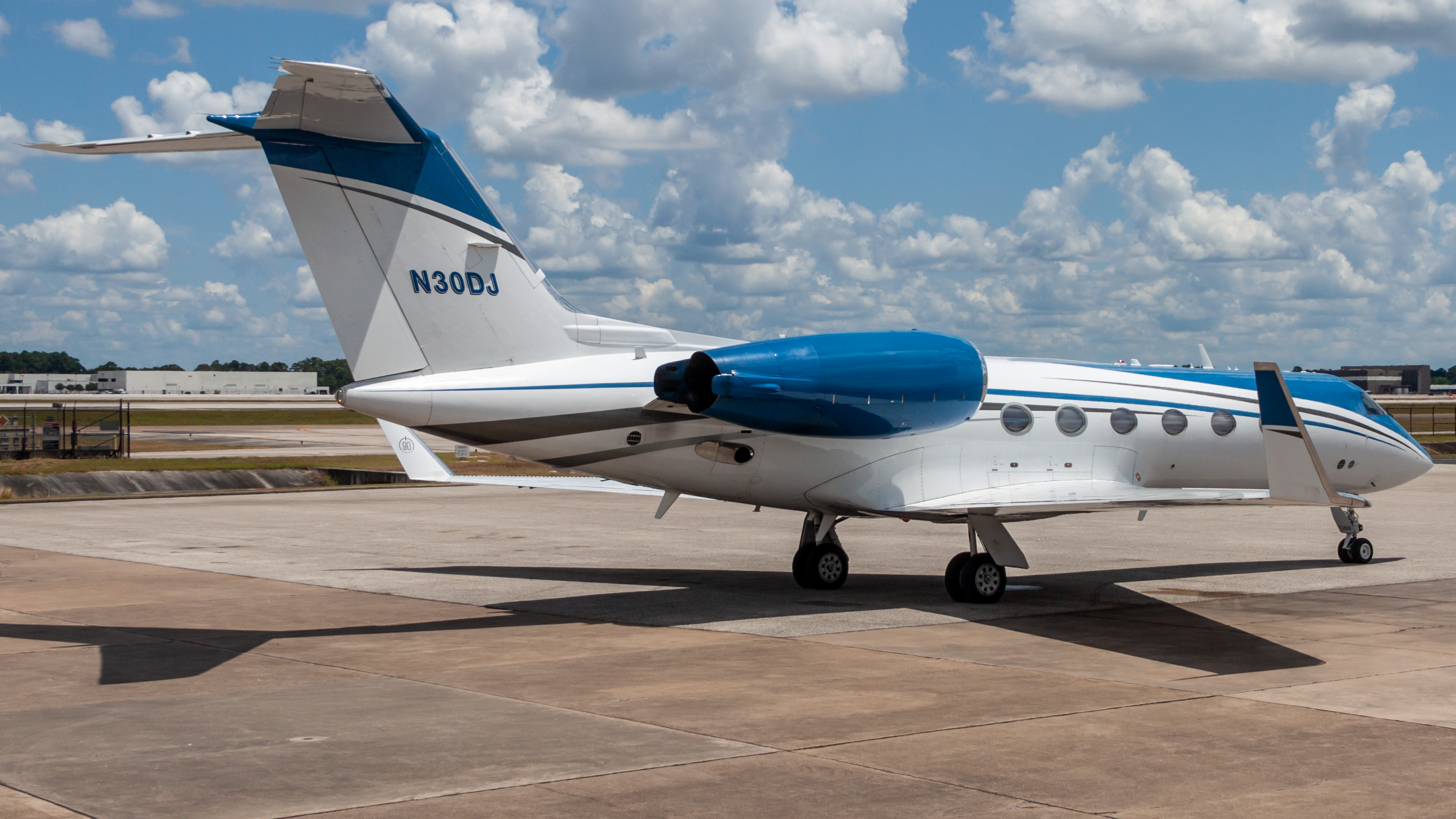 Full size: PRIVATE Gulfstream IV N30DJ at Houston-George Bush Intercontinental Airport