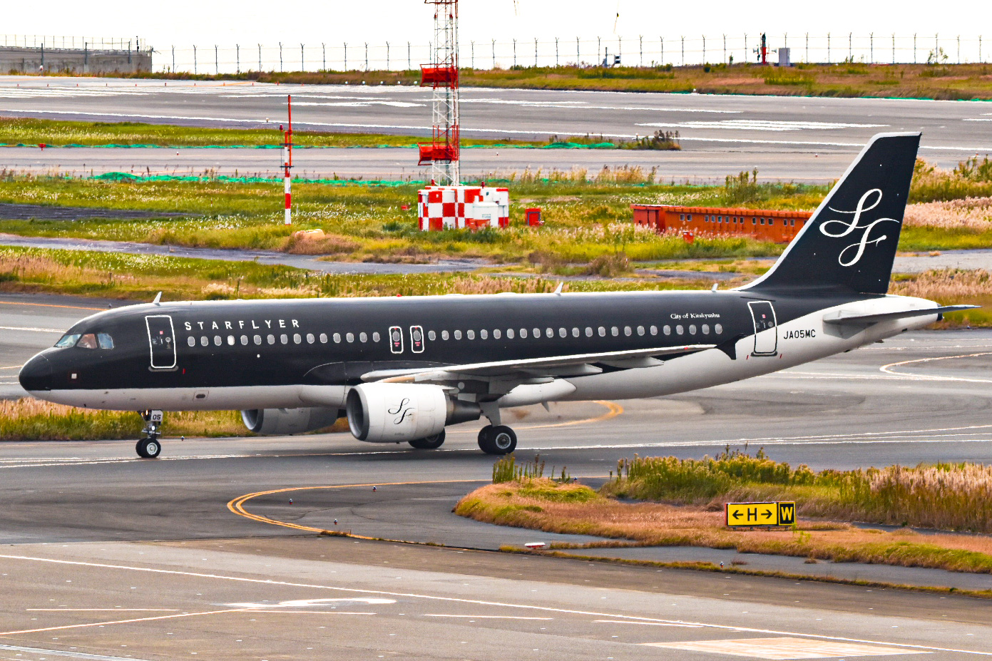 Full size: StarFlyer Airbus A320 JA05MC at Tokyo-Haneda Airport
