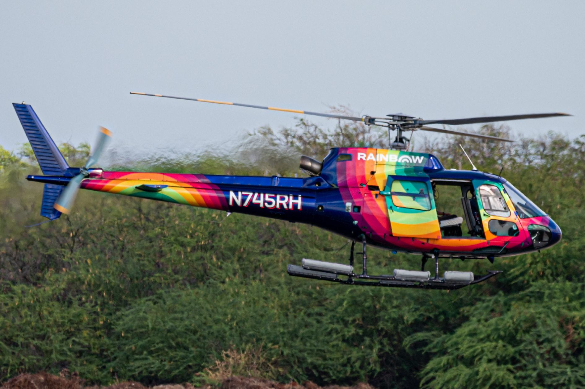 Full size: Rainbow Helicopters Aerospatiale AS350 BA AStar N745RH at Daniel K Inouye International Airport