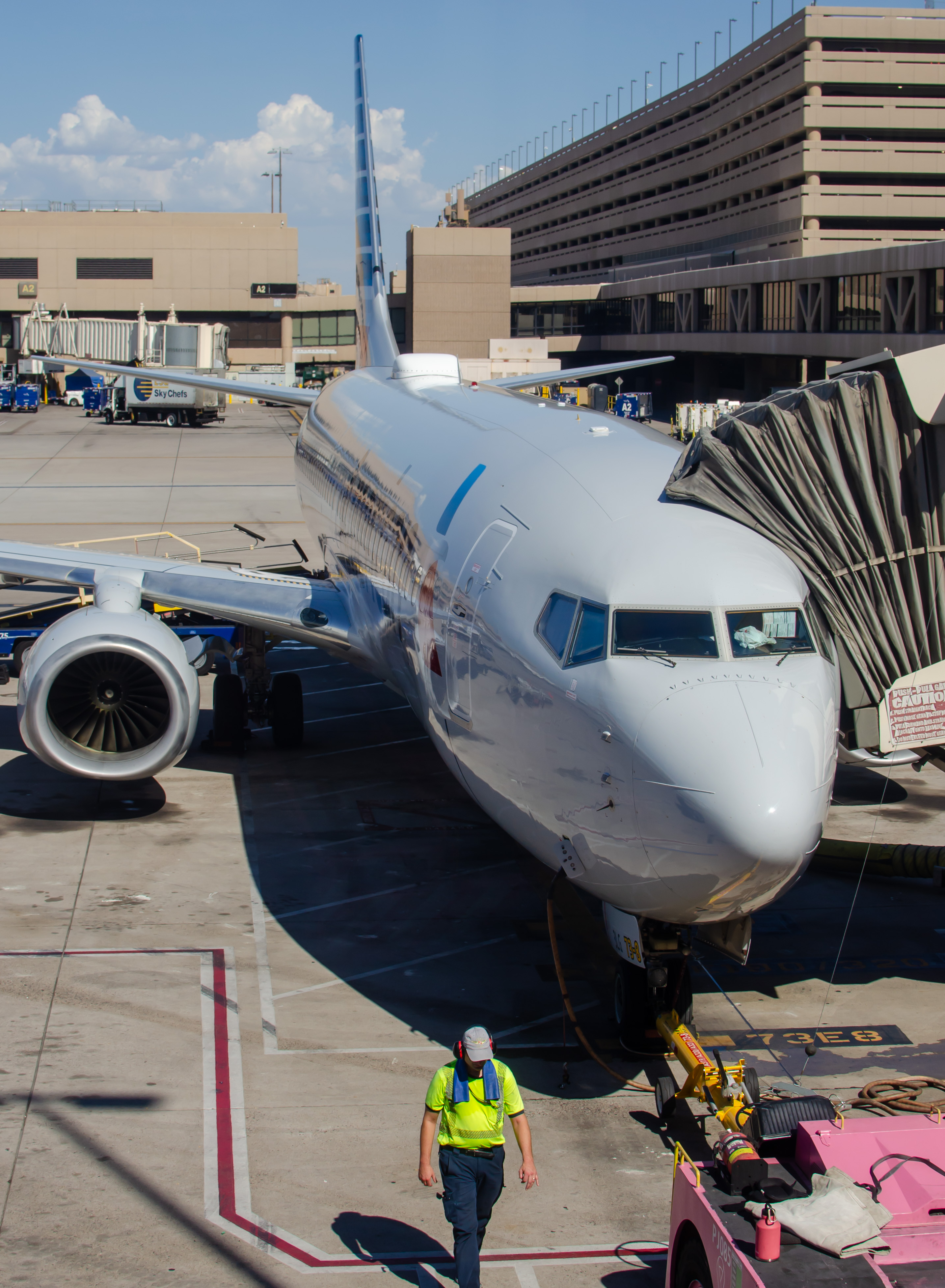 Full size: American Airlines Boeing 737-800 N943NN at Phoenix Sky Harbor International Airport
