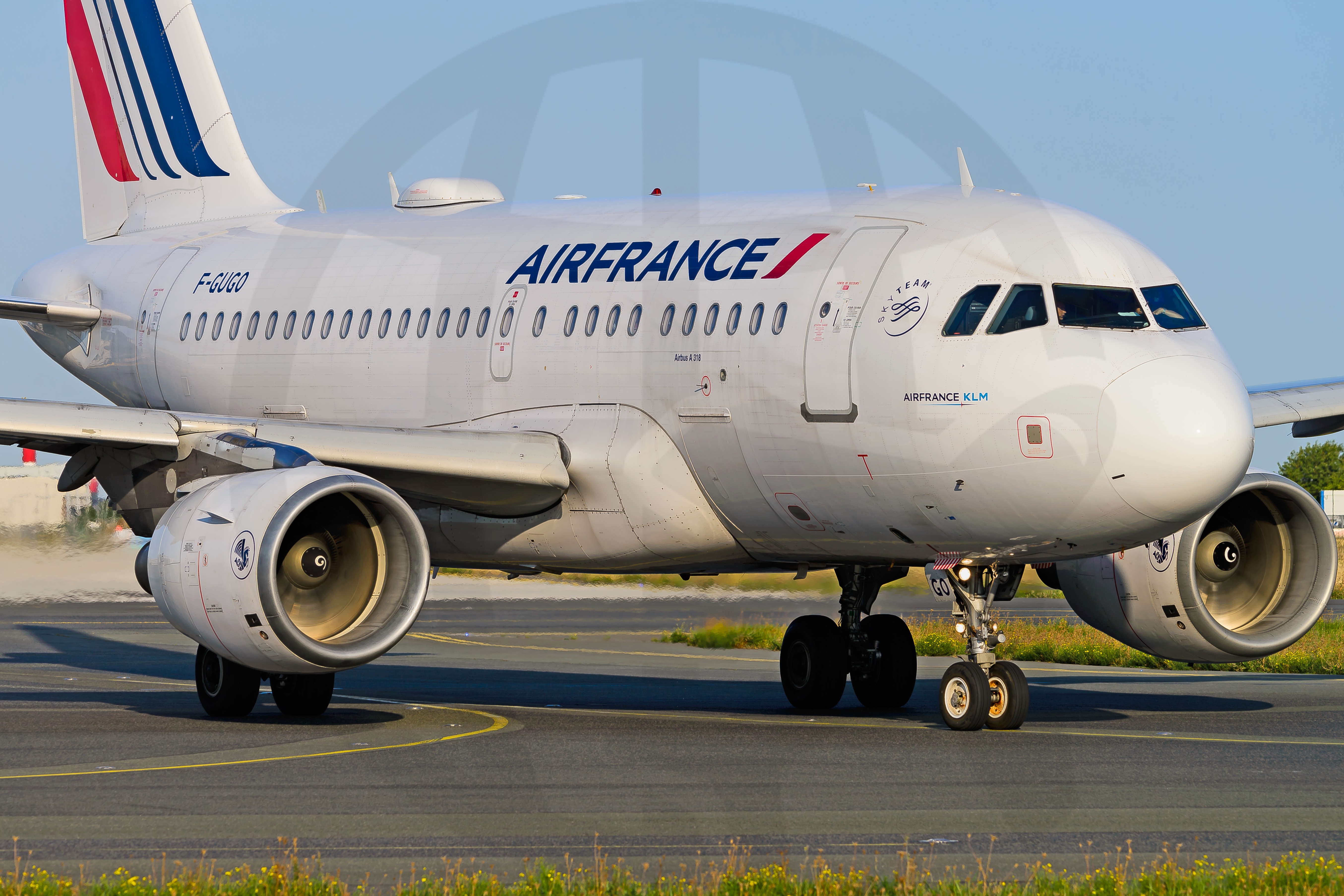 Full size: Air France Airbus A318 F-GUGO at Paris Charles de Gaulle Airport