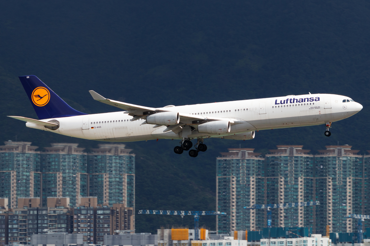 Full size: Lufthansa Airbus A340-300 D-AIGS at Hong Kong International Airport