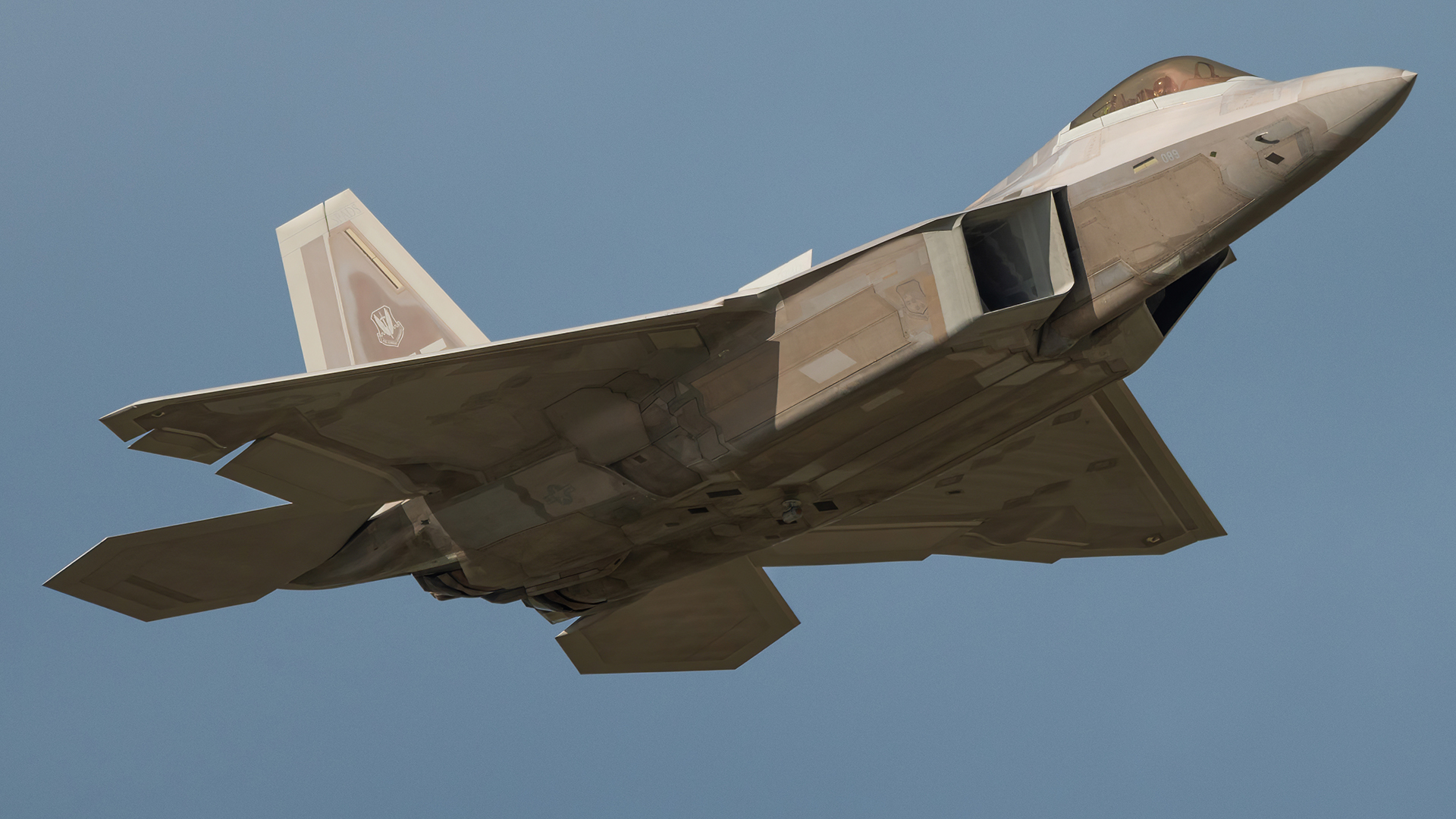 Full size: USAF - United States Air Force Lockheed Martin F-22A Raptor 05-4089 at Wittman Regional Airport