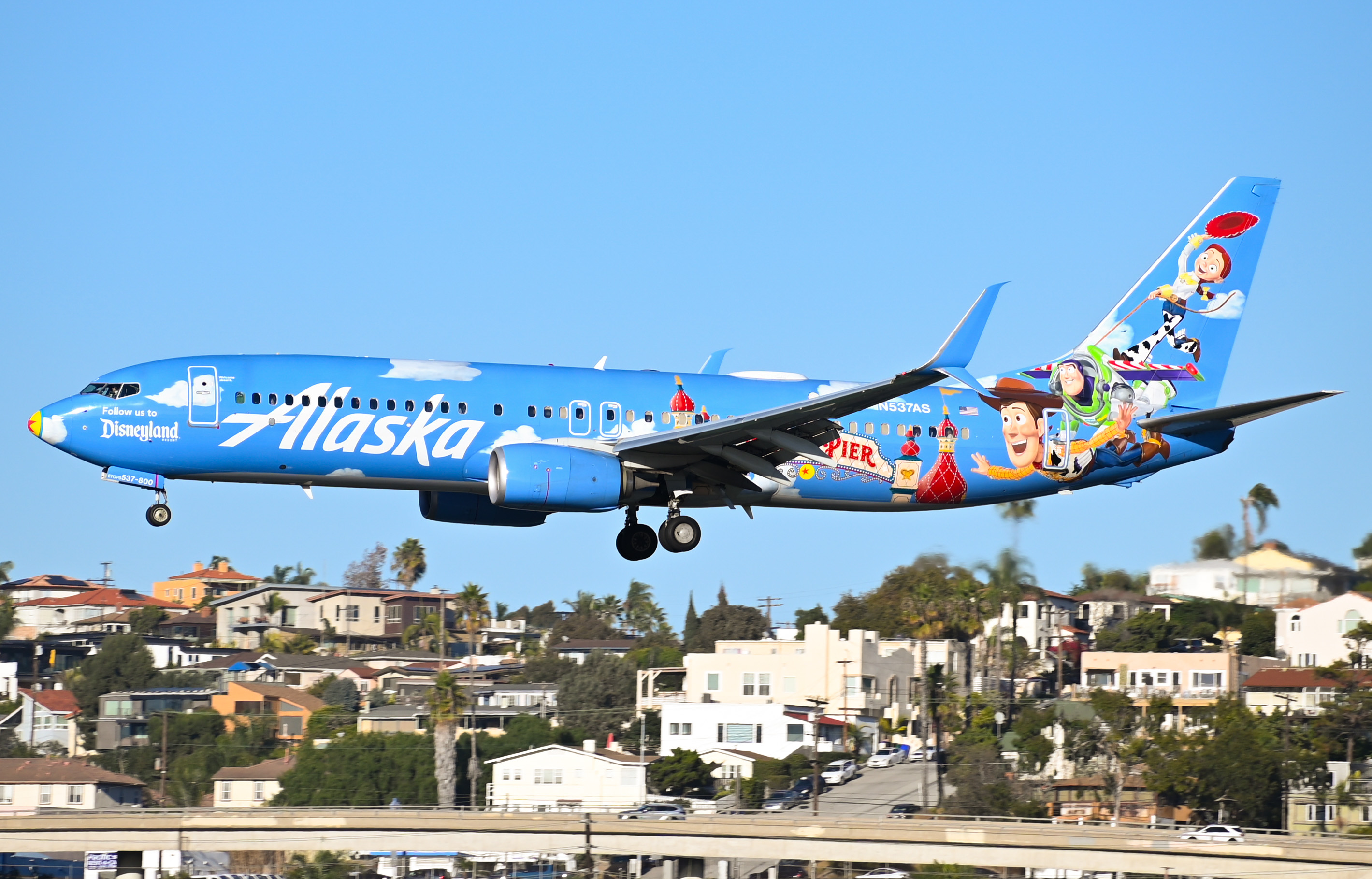 Full size: Alaska Airlines Boeing 737-800 N537AS at San Diego International Airport