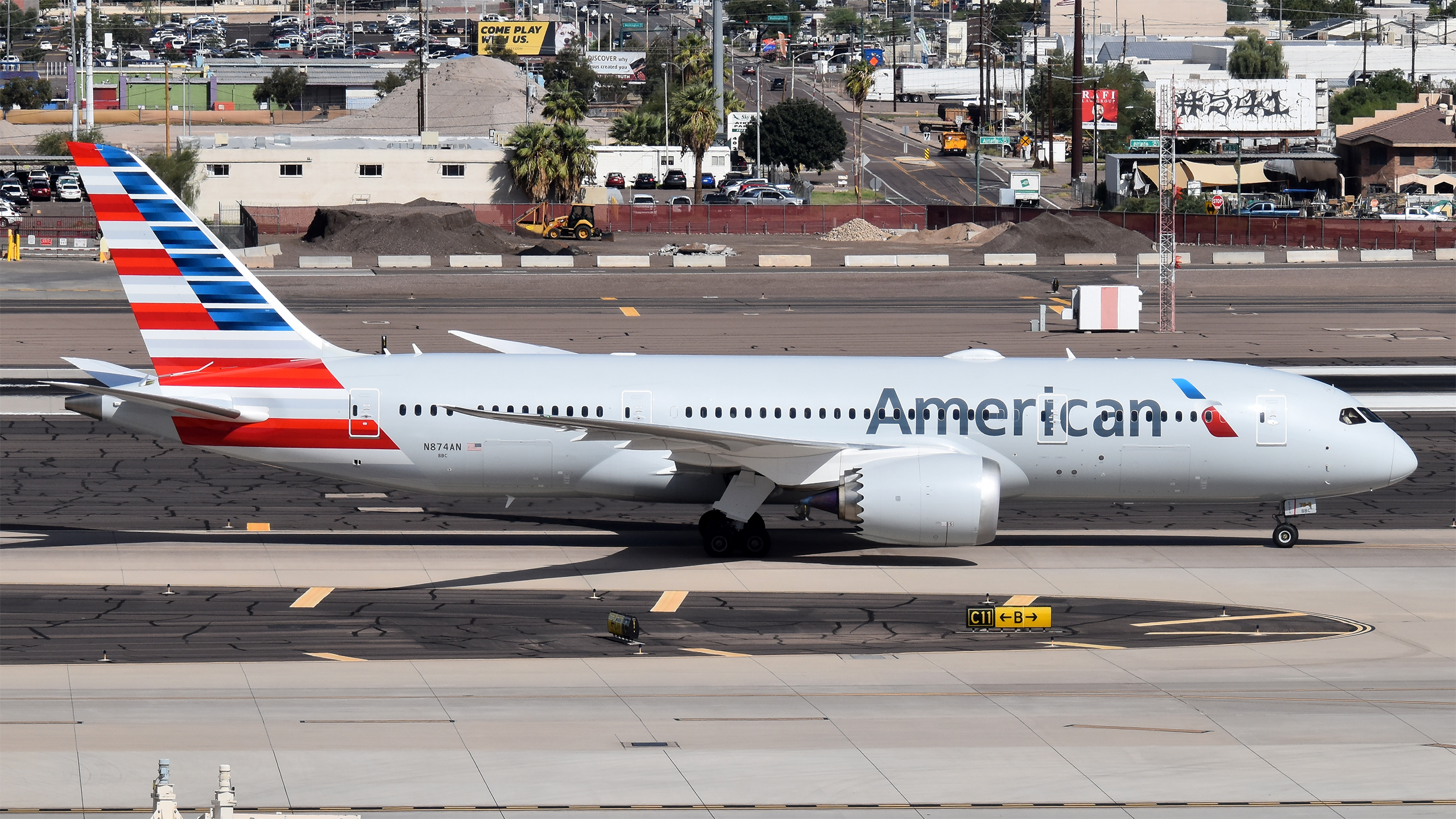 Full size: American Airlines Boeing 787-8 N874AN at Phoenix Sky Harbor International Airport