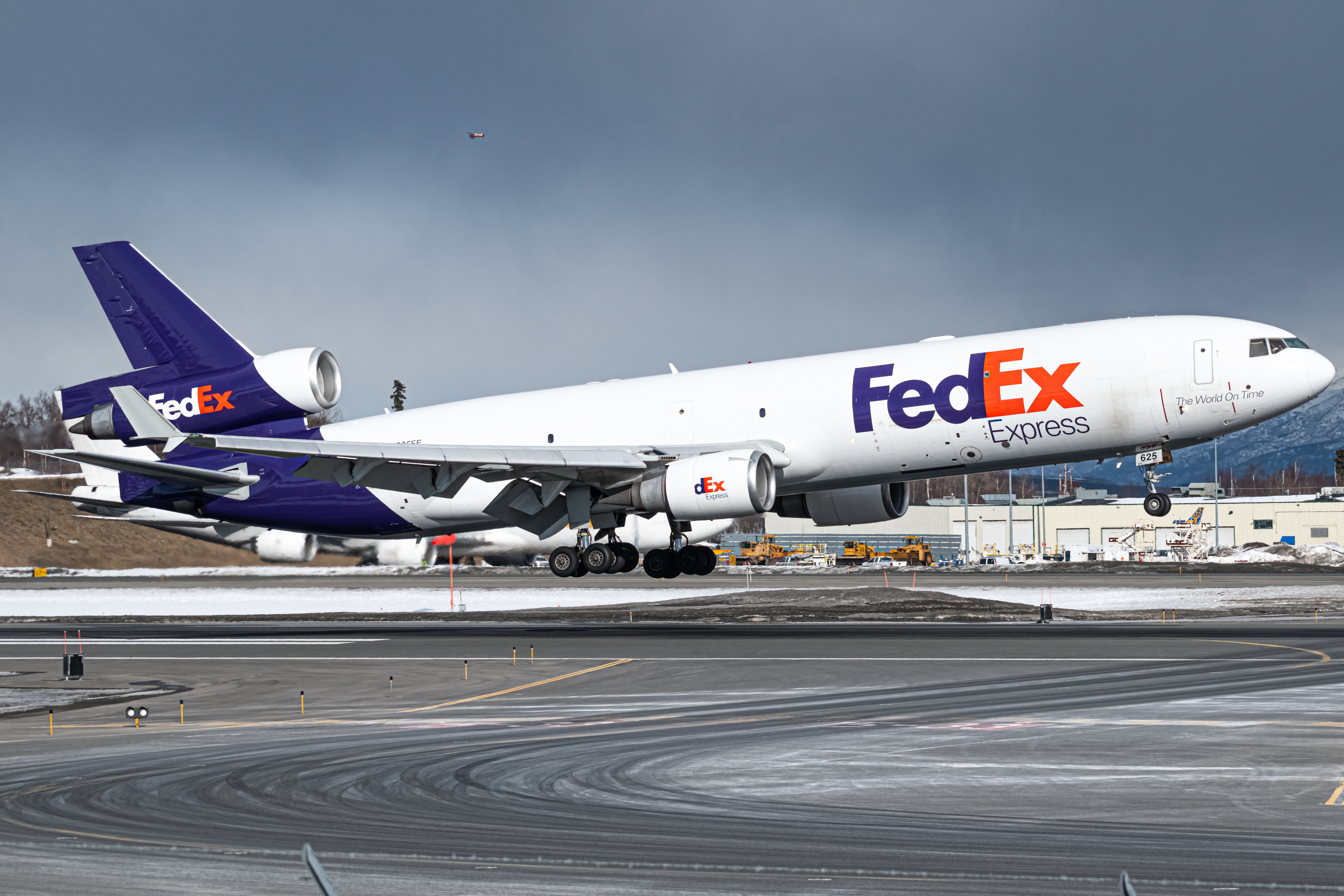 Full size: FedEx McDonnell Douglas MD-11F N625FE at Anchorage Ted Stevens International Airport