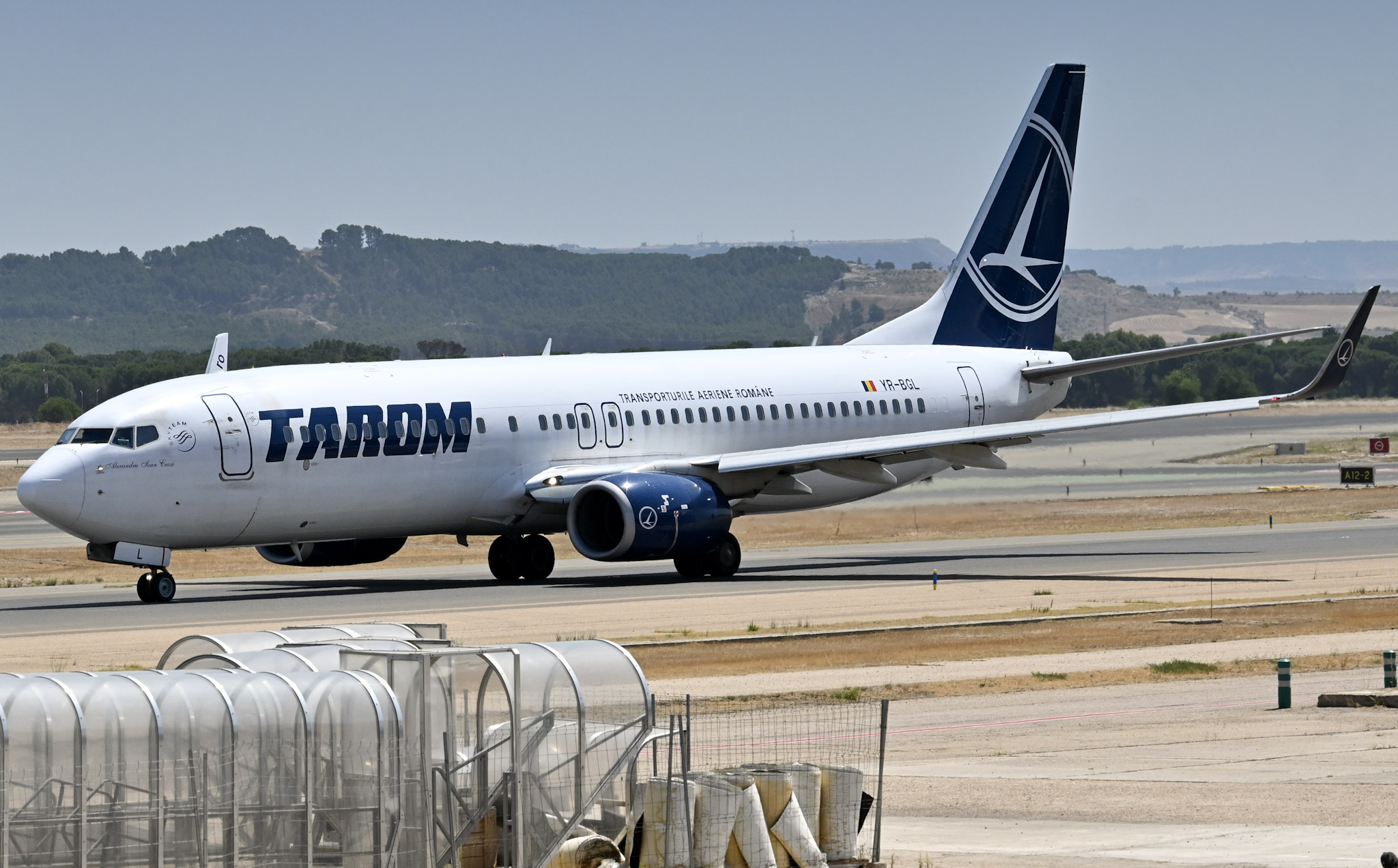 Full size: TAROM Boeing 737-800 YR-BGL at Madrid Barajas Airport
