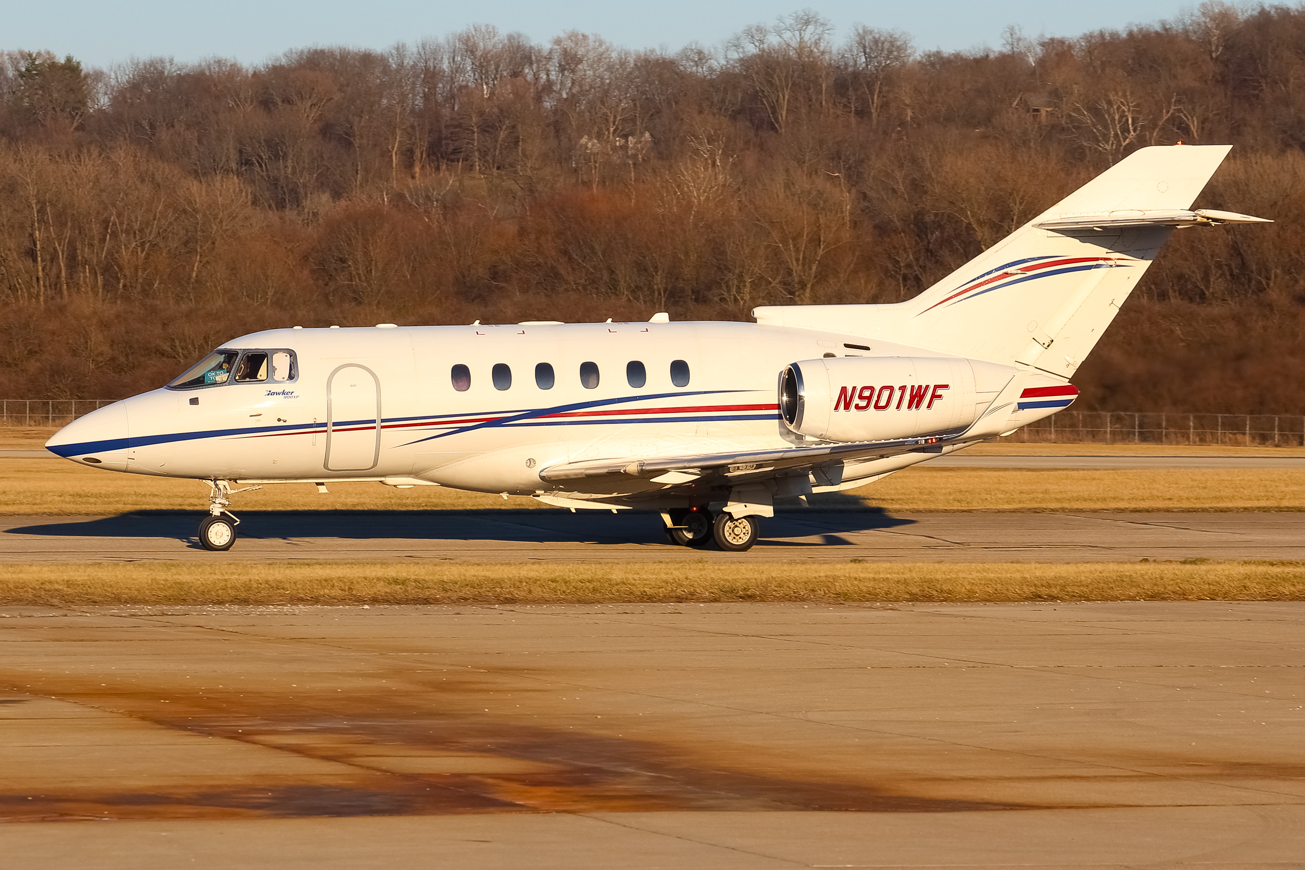 Full size: PRIVATE  Beechcraft Hawker 800XP N901WF at Cincinnati Municipal Airport/Lunken Field
