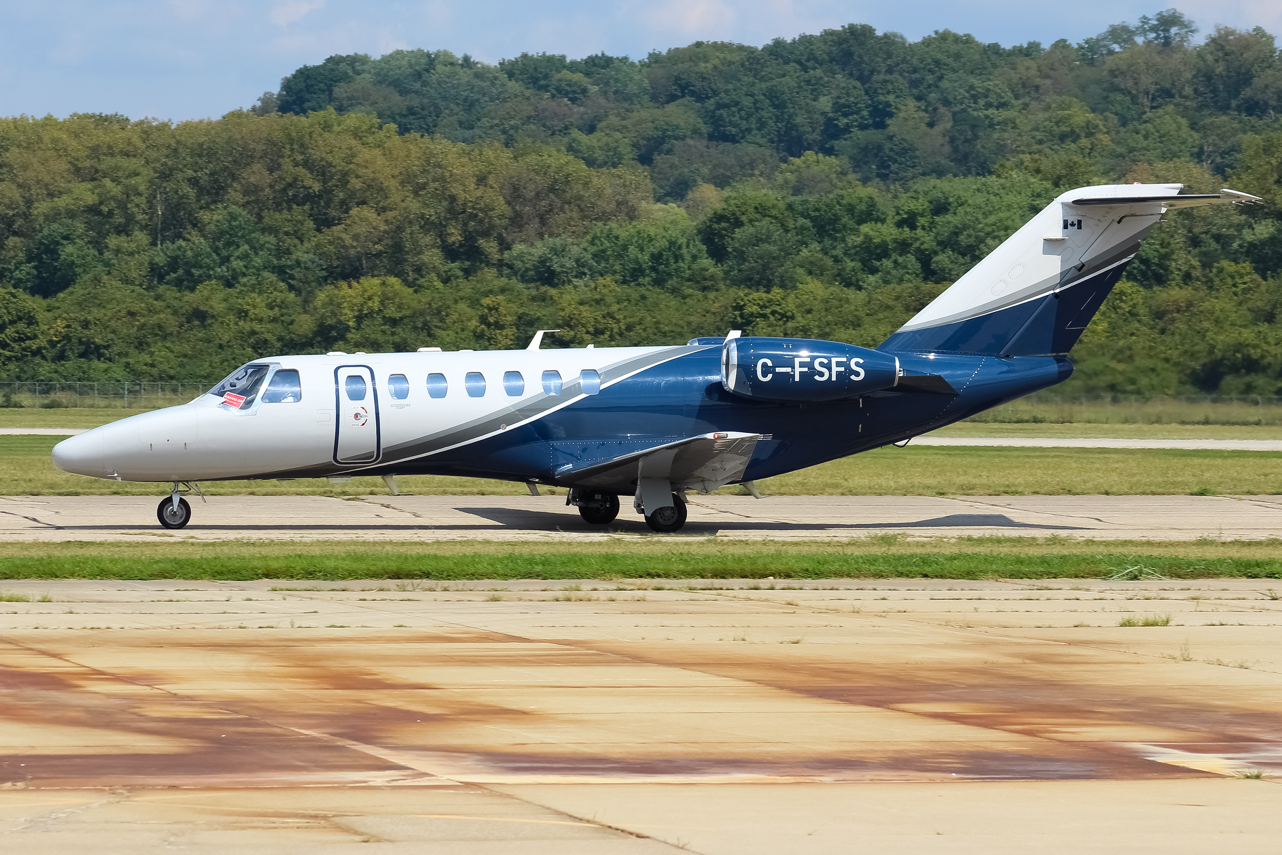 Full size: PRIVATE  Cessna 550 Citation Bravo C-FSFS at Cincinnati Municipal Airport/Lunken Field
