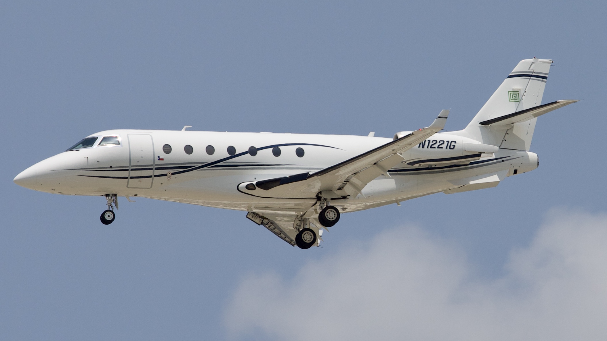 Full size: PRIVATE Gulfstream G200 N1221G at Houston-George Bush Intercontinental Airport