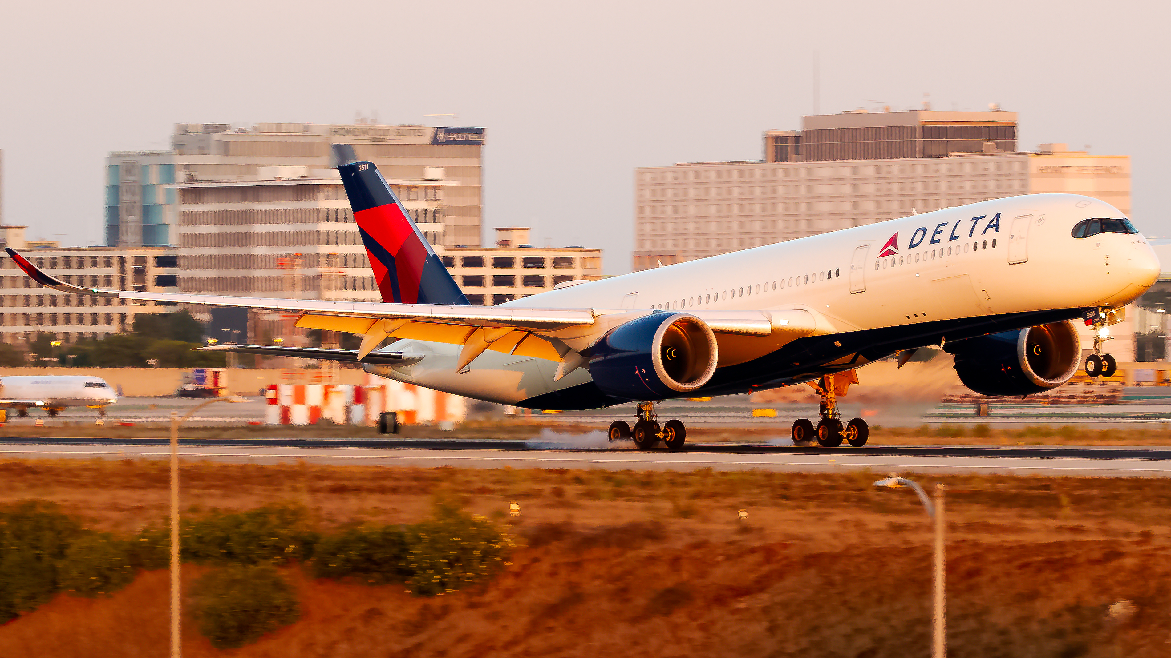 Full size: Delta Airlines Airbus A350-900 N511DN at Los Angeles International Airport
