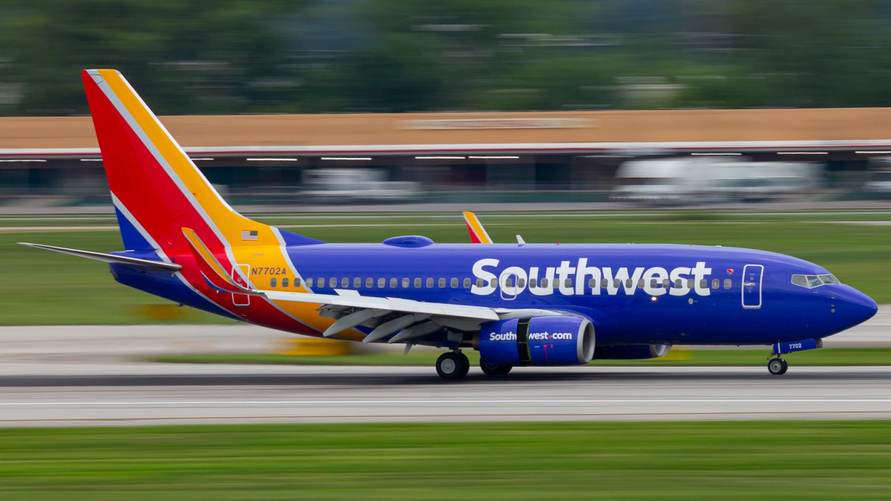 Full size: Southwest Airlines Boeing 737-700 N7702A at John Glenn Columbus International Airport