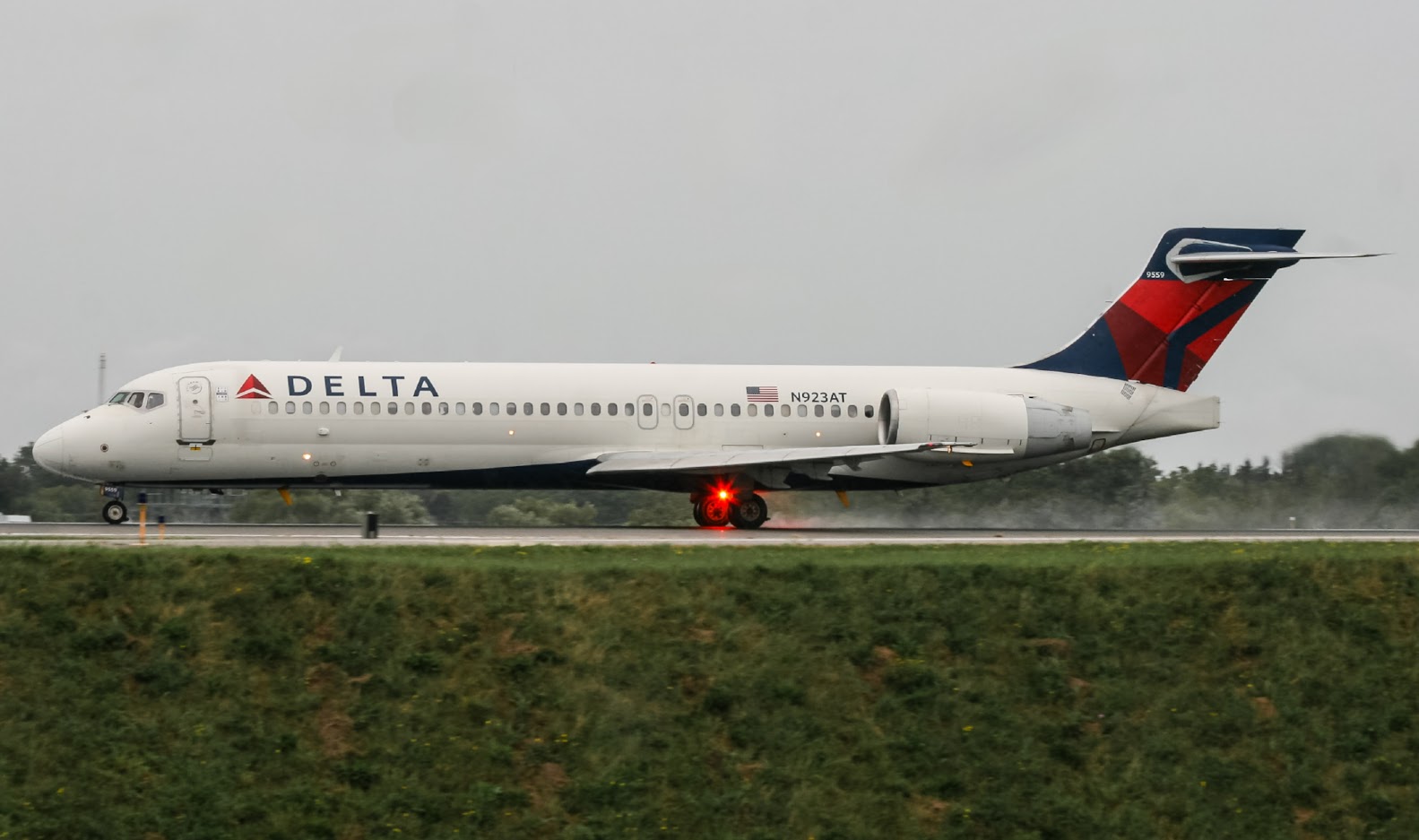 Full size: Delta Airlines Boeing 717-200 N923AT at Buffalo Niagara International Airport