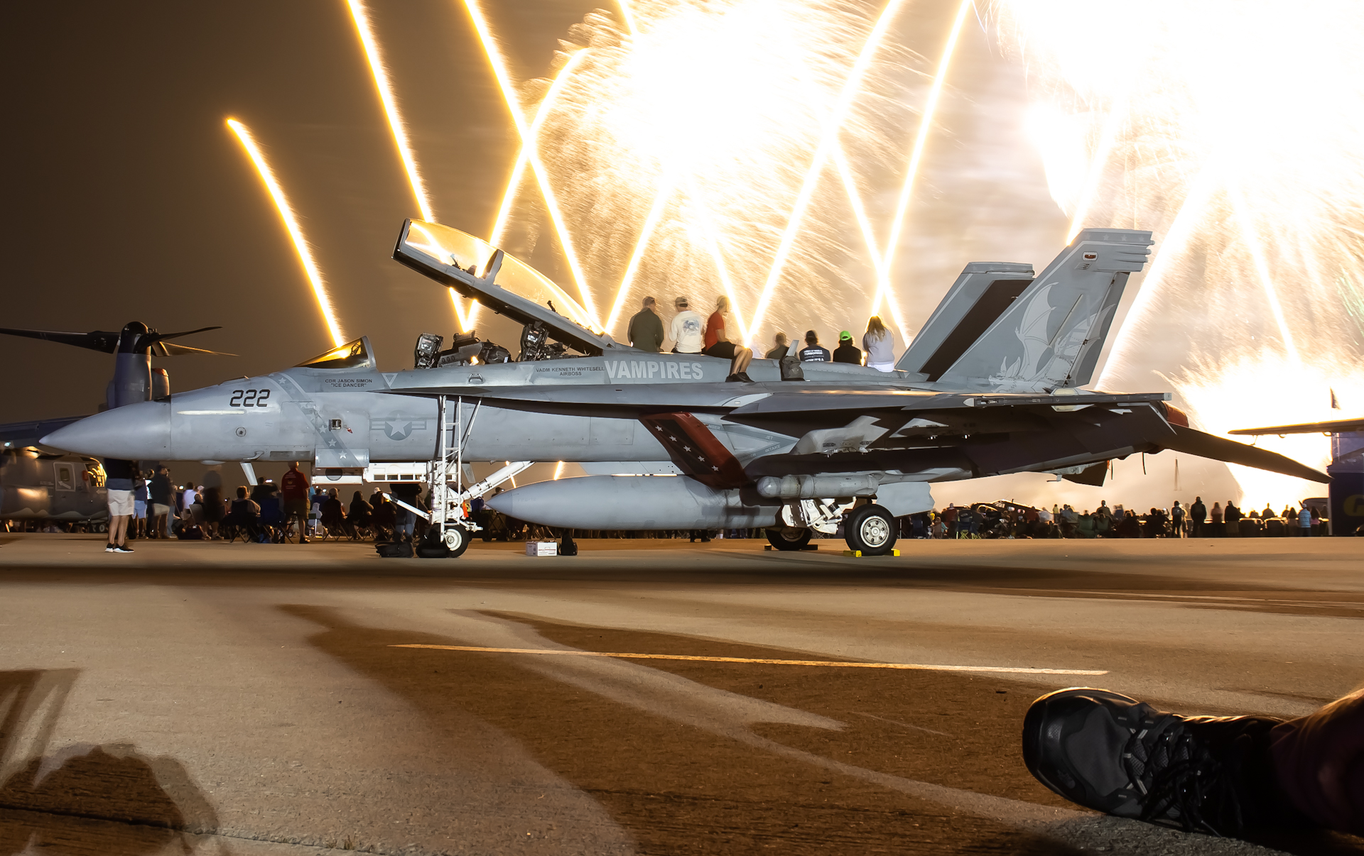 Full size: US Navy Boeing F/A-18E/F Super Hornet 166980 at Wittman Regional Airport