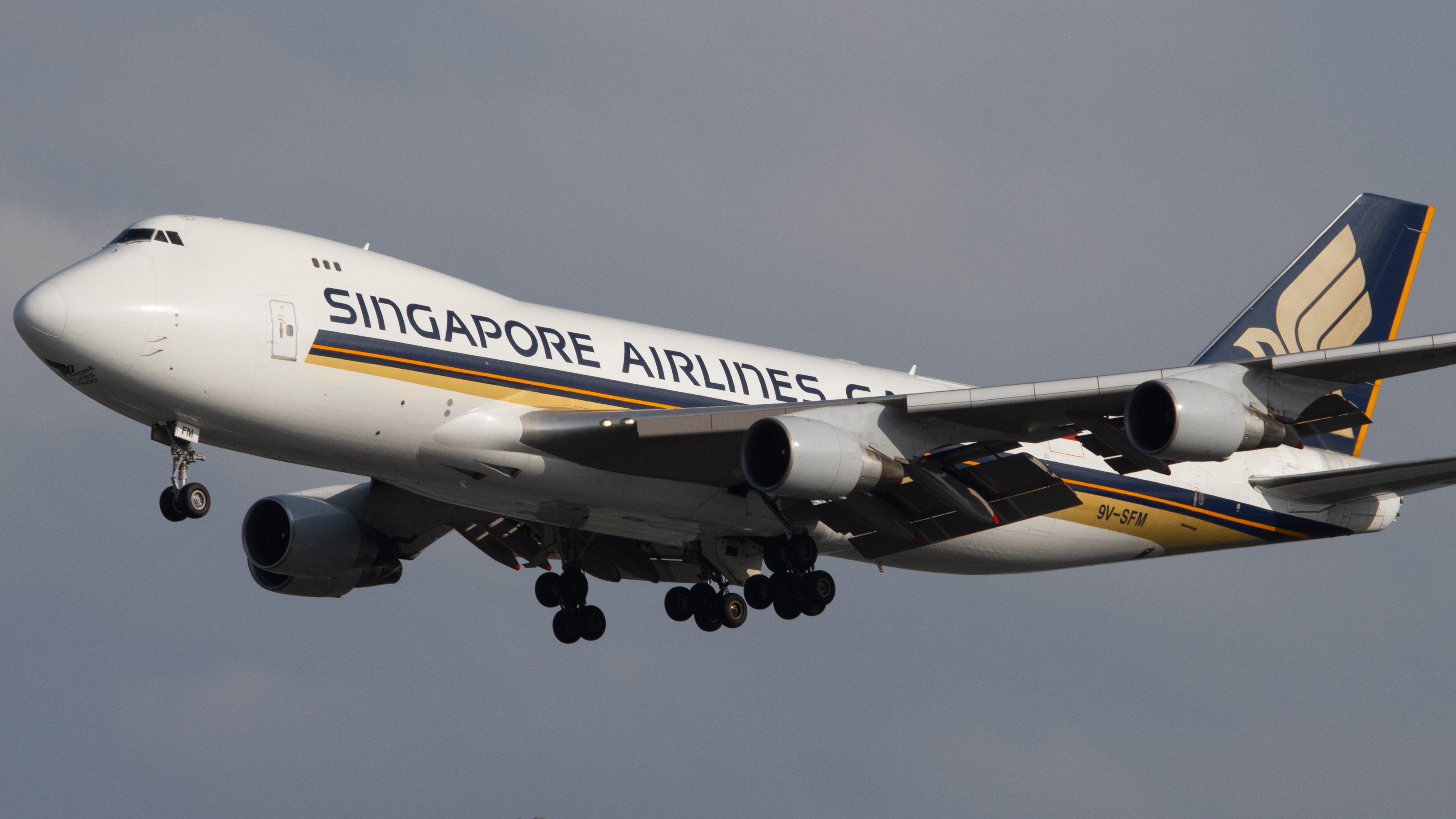 Full size: Singapore Airlines Cargo Boeing 747-400F 9V-SFM at Singapore-Changi Airport