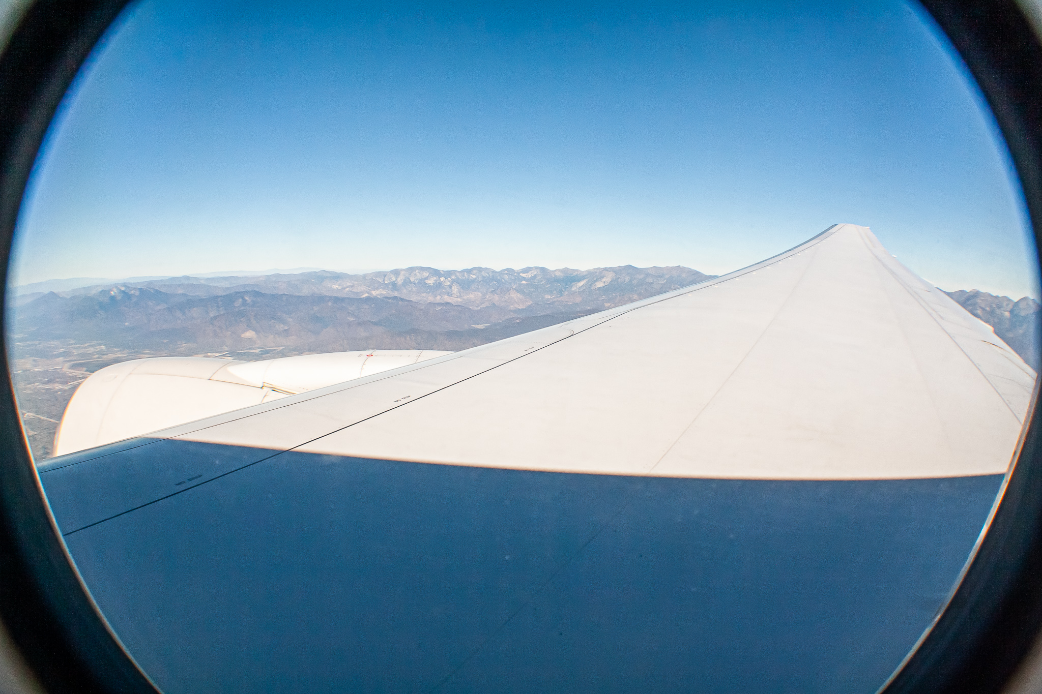 Full size: United Airlines Boeing 777-200 N213UA at Los Angeles International Airport