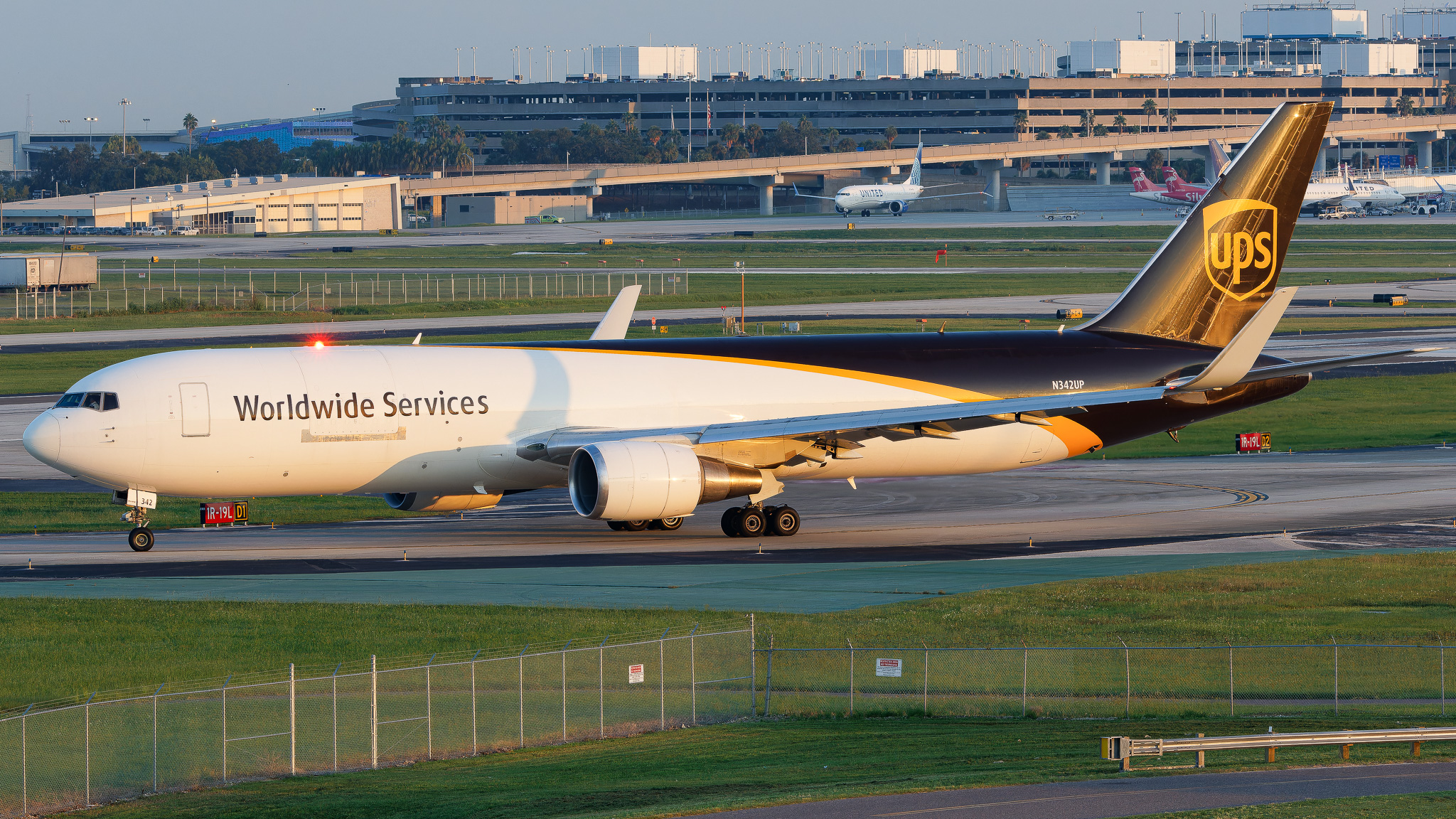 Full size: United Parcel Service Boeing 767-300F N342UP at Tampa International Airport