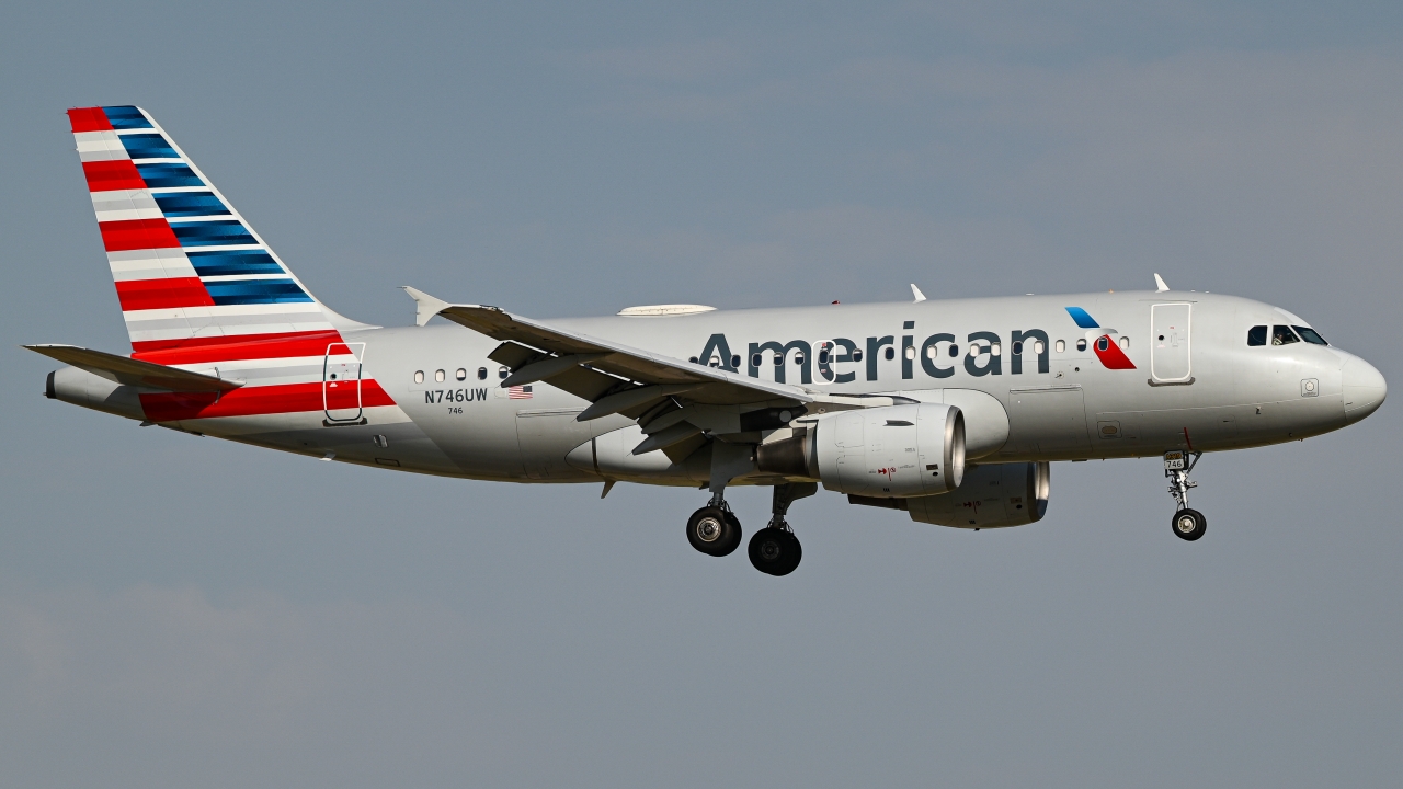 Full size: American Airlines Airbus A319 N746UW at Dallas-Fort Worth International Airport