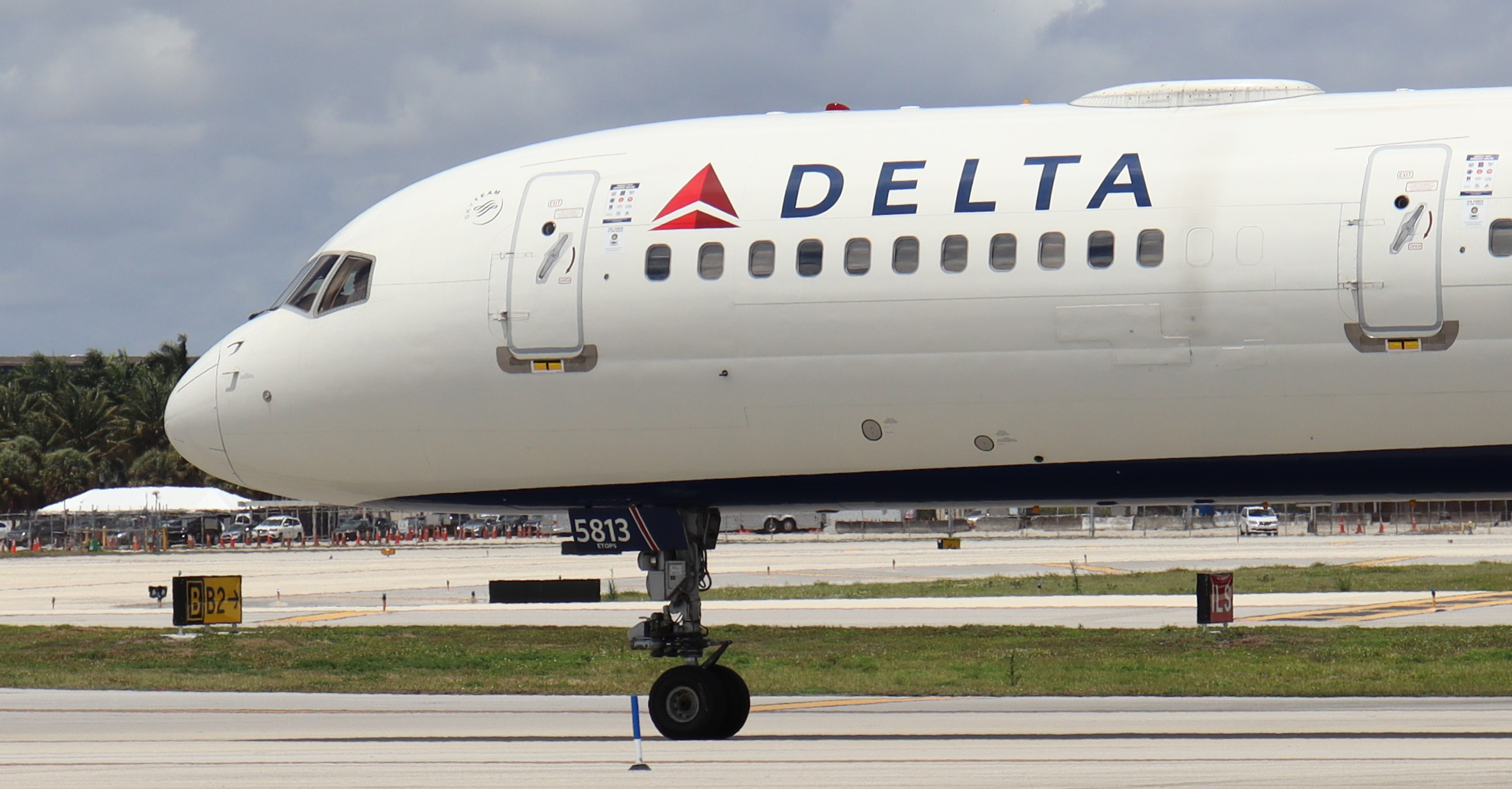 Full size: Delta Airlines Boeing 757-300 N593NW at Fort Lauderdale/Hollywood International Airport
