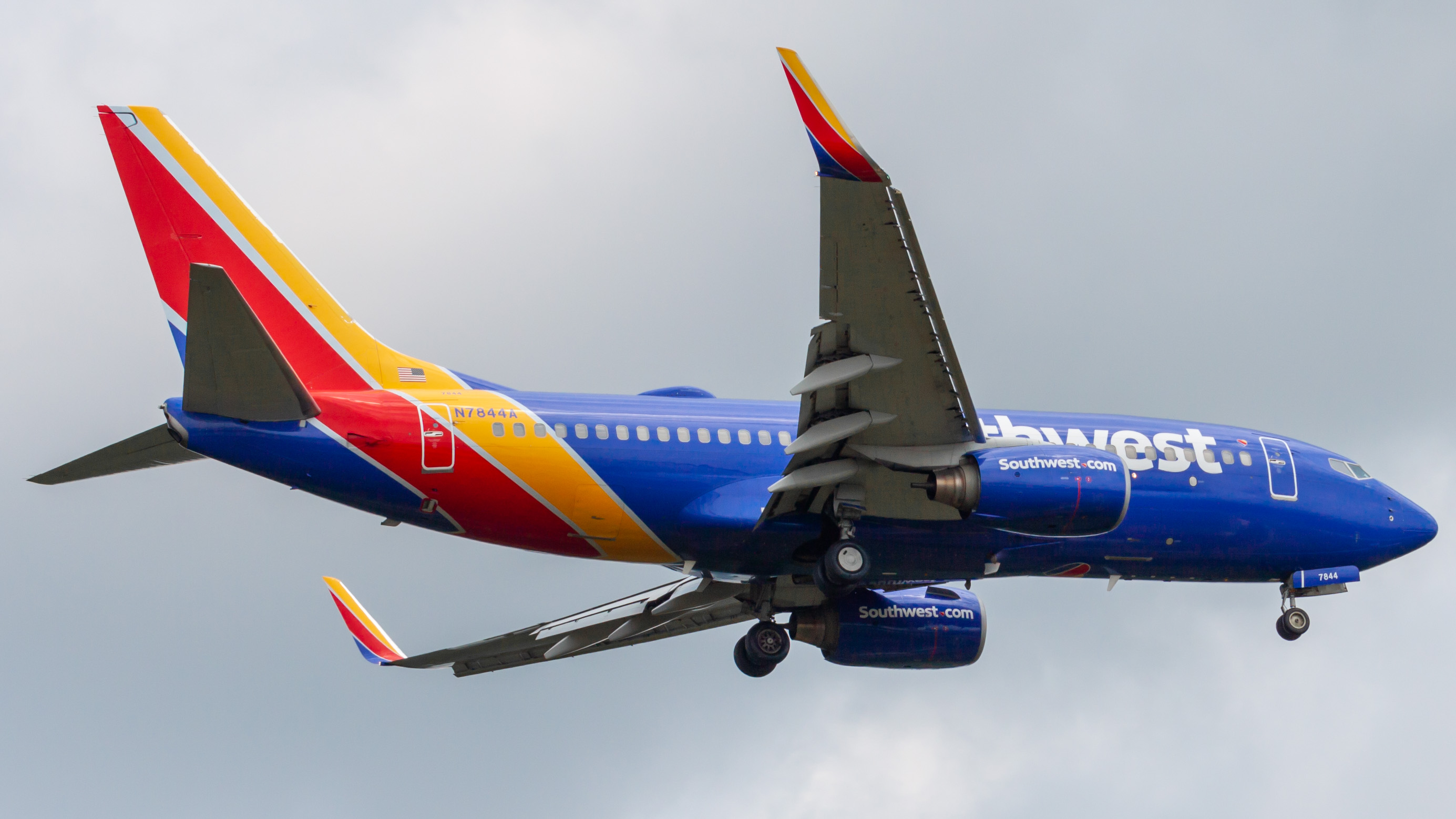 Full size: Southwest Airlines Boeing 737-700 N7844A at Houston-George Bush Intercontinental Airport