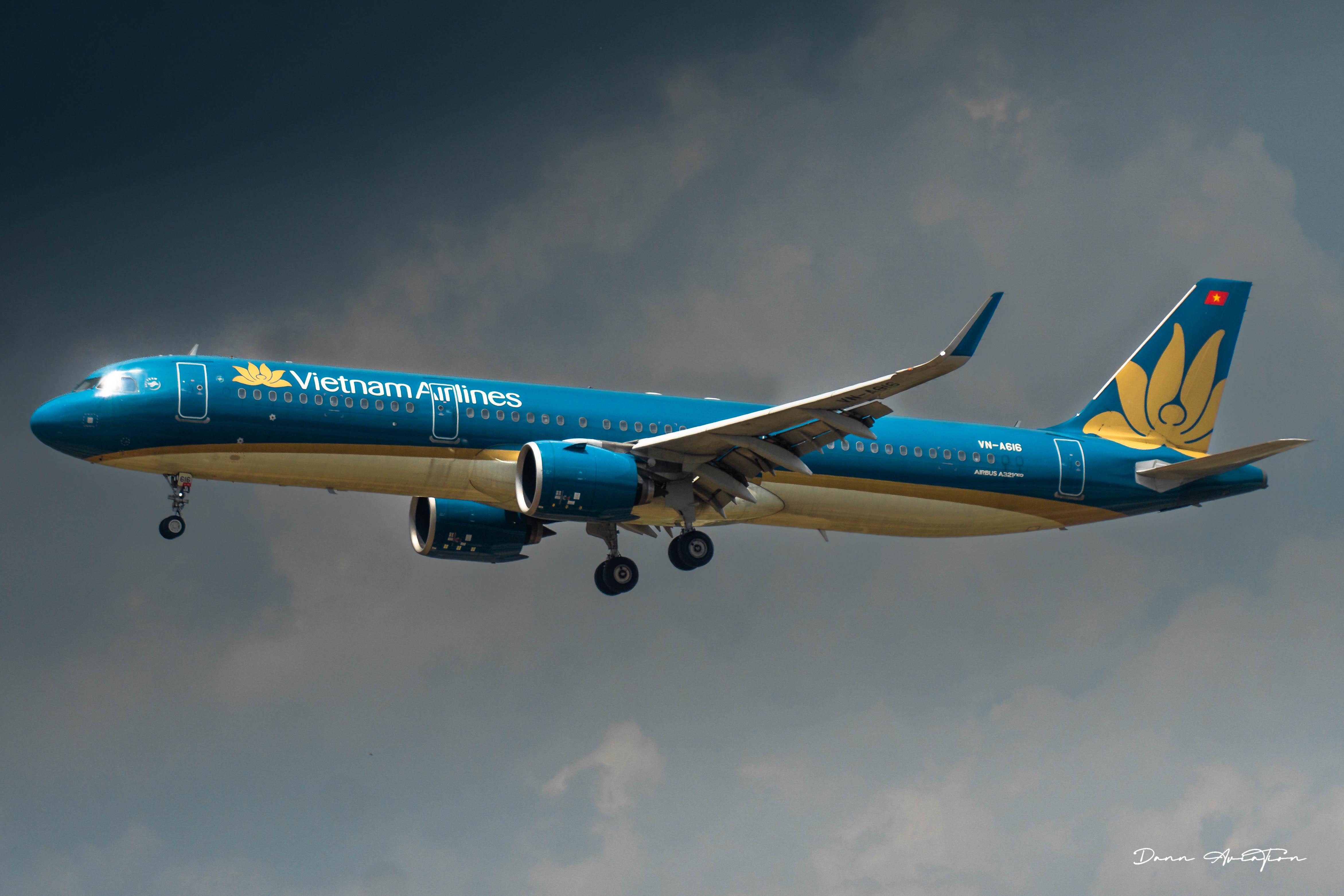 Full size: Vietnam Airlines Airbus A321NEO VN-A616 at Kuala Lumpur International Airport