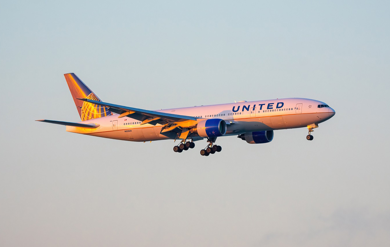 Full size: United Airlines Boeing 777-200ER N225UA at San Francisco International Airport