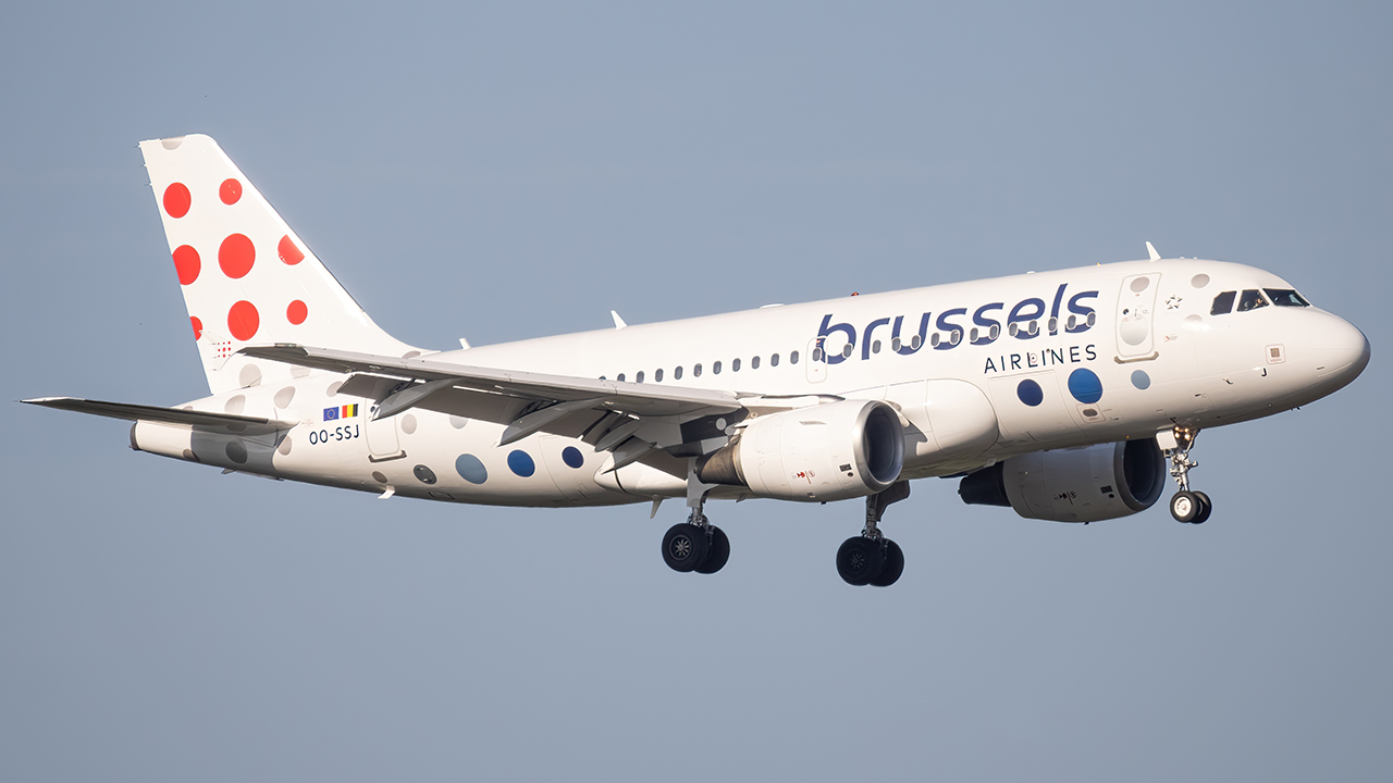 Full size: Brussels Airlines Airbus A319 OO-SSJ at Vienna International Airport