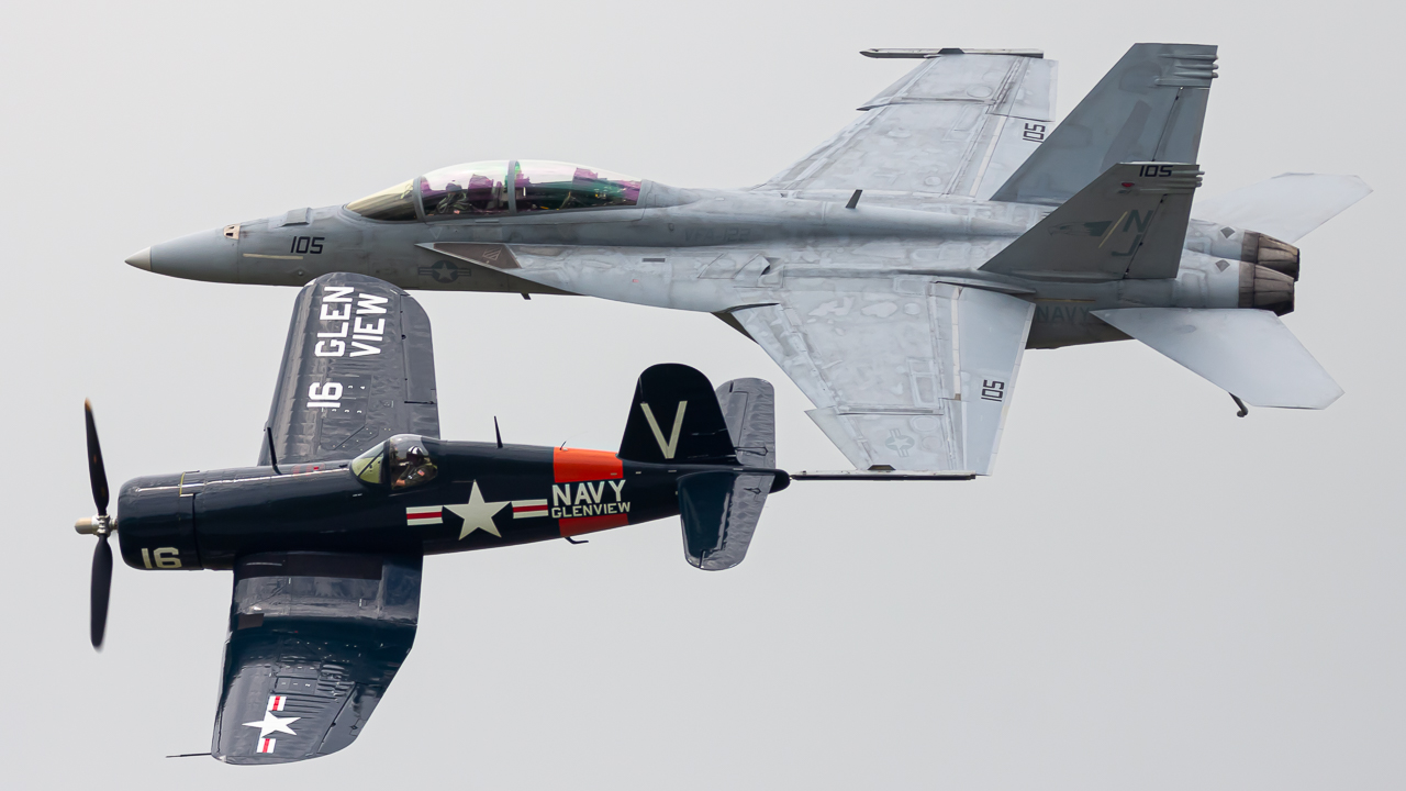 Full size: PRIVATE Goodyear FG-1D Corsair NX194G at James M Cox Dayton International Airport