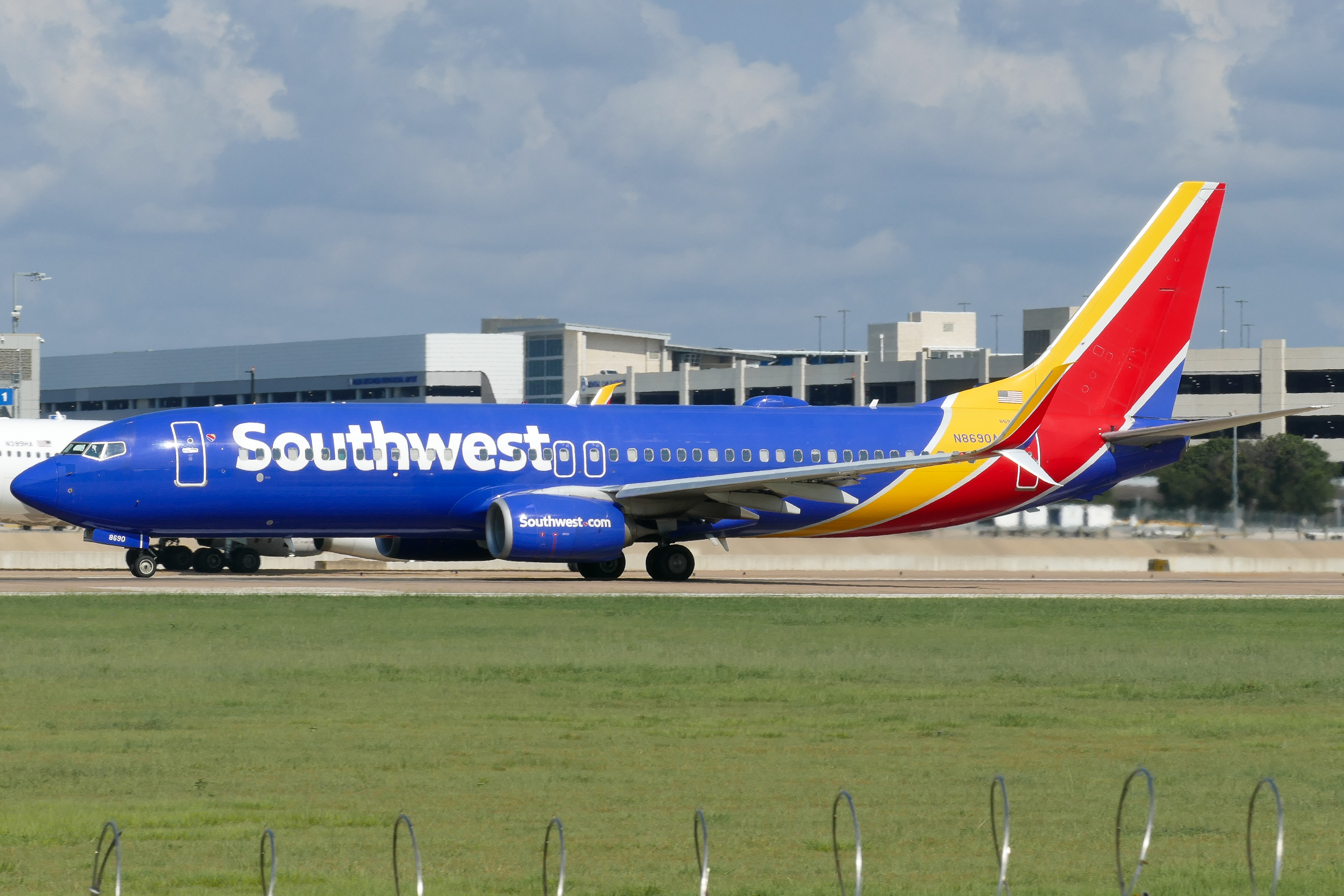 Full size: Southwest Airlines Boeing 737-800 N8690A at Austin-Bergstrom International Airport
