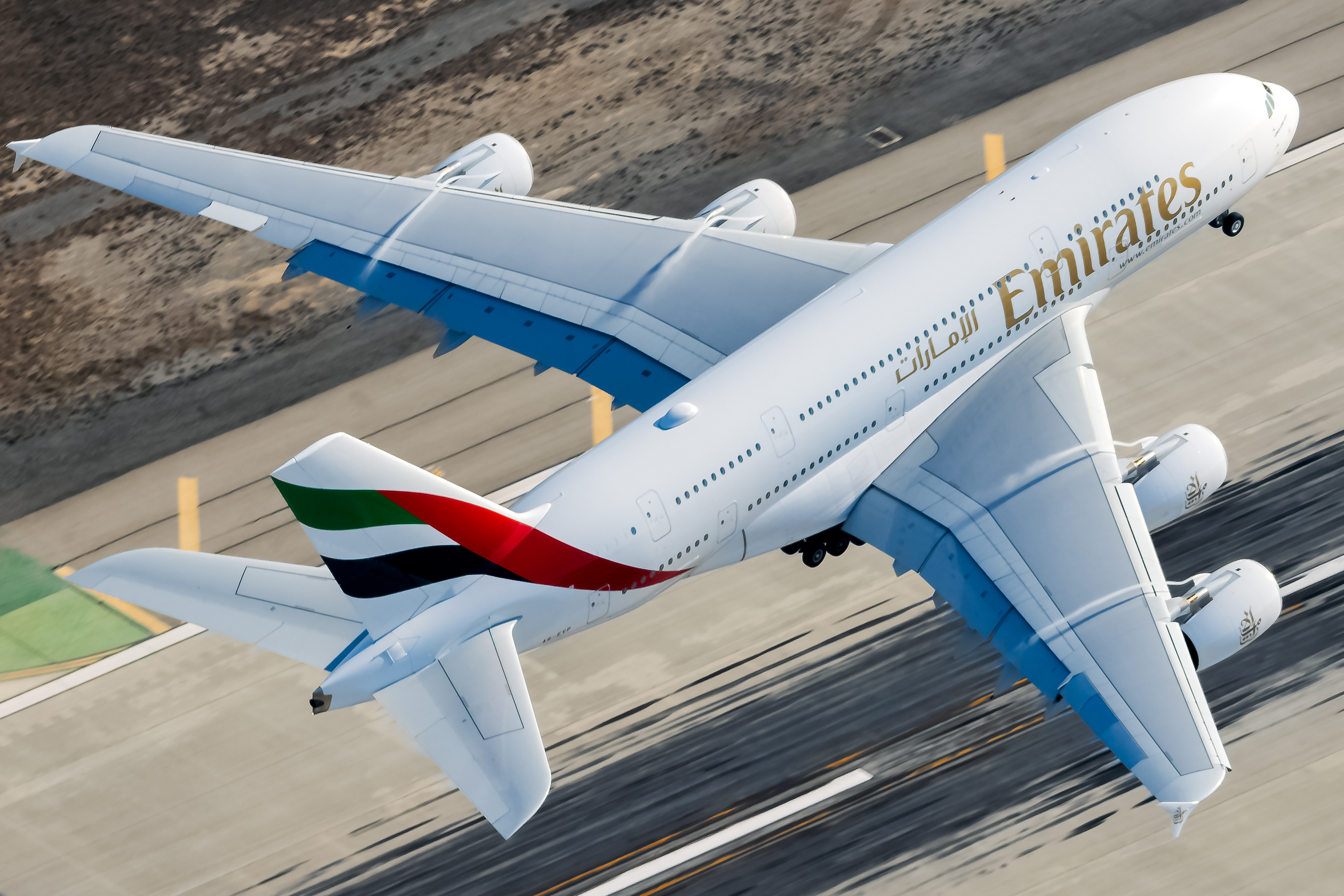 Full size: Emirates Airbus A380-800 A6-EVP at Los Angeles International Airport