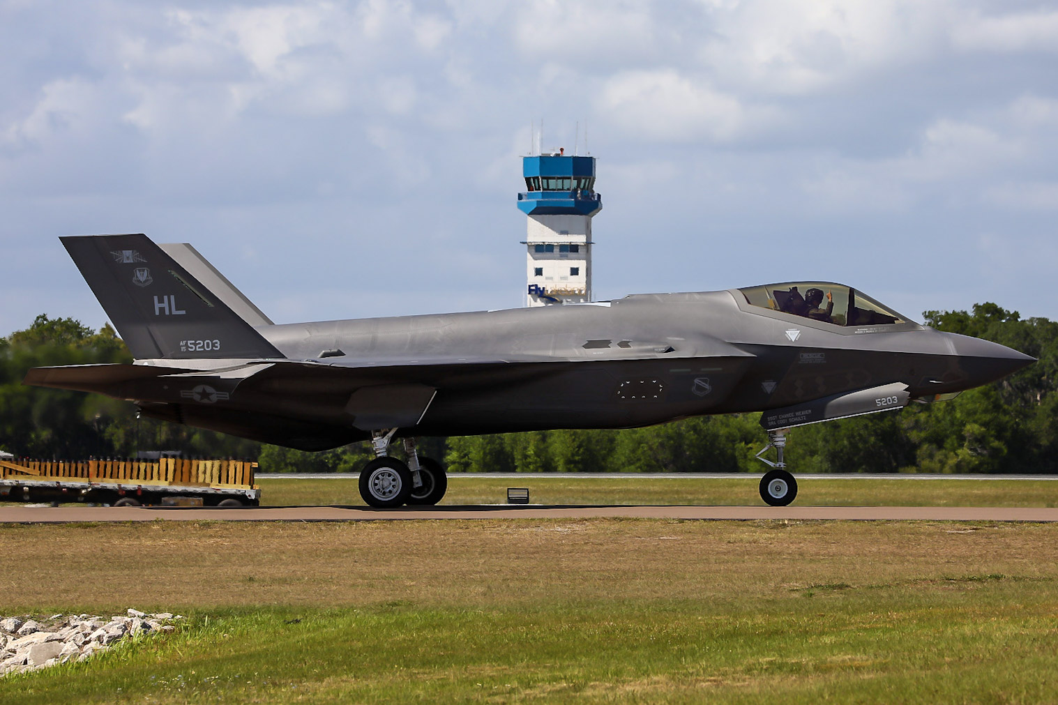 Full size: USAF - United States Air Force Lockheed Martin F-35 Lightning 15-5203 at Lakeland Linder International Airport