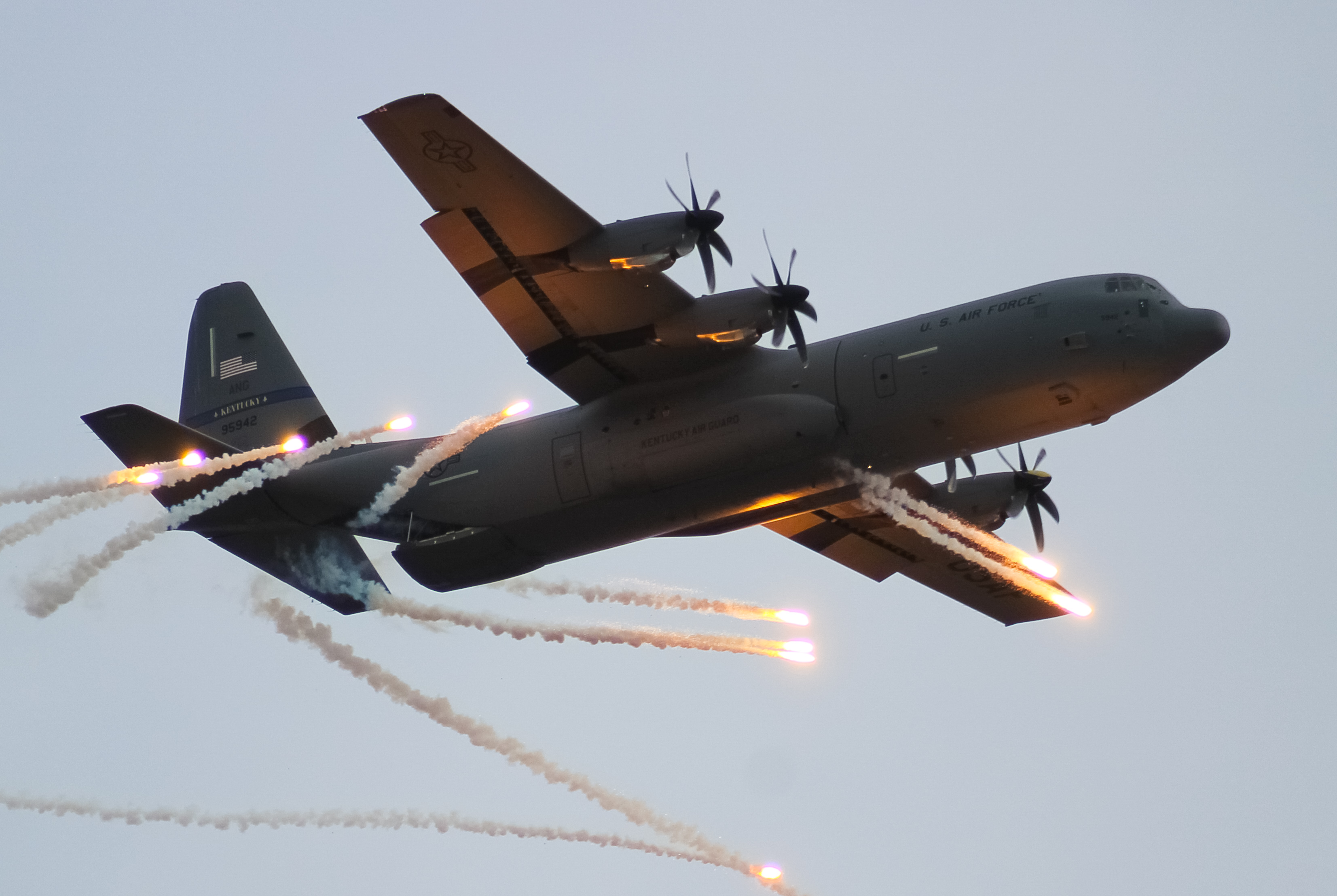 Full size: USAF - United States Air Force Lockheed C-130J Hercules 19-5940 at Not Applicable
