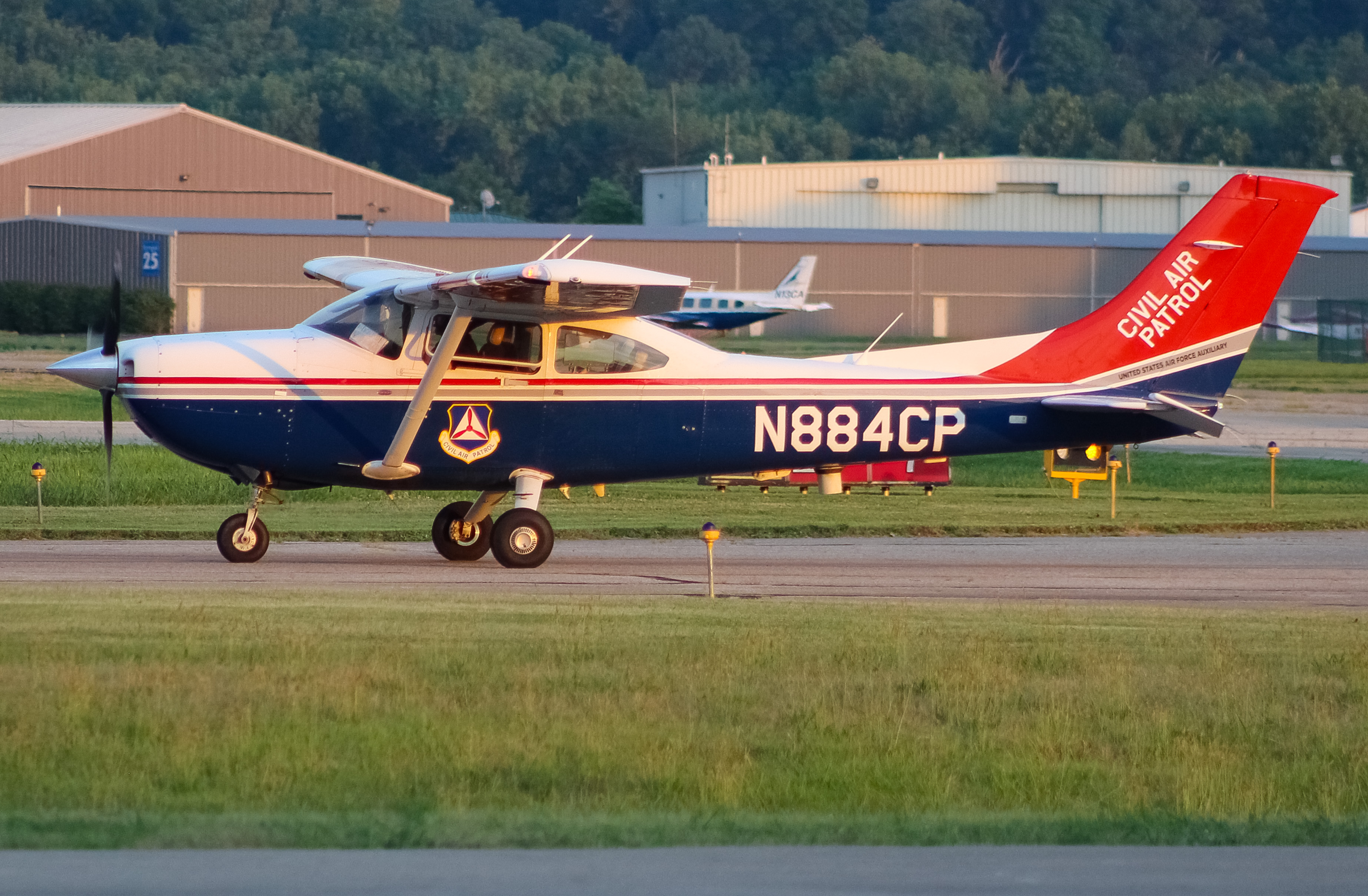 Full size: PRIVATE Cessna 182 Skylane N884CP at Cincinnati Municipal Airport/Lunken Field