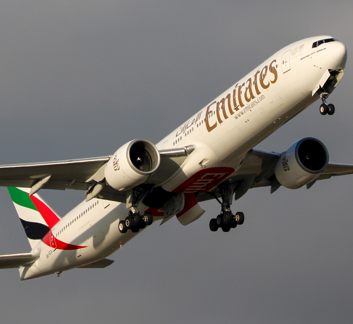 Full size: Emirates Boeing 777-300 A6-ECA at Newark Liberty International Airport