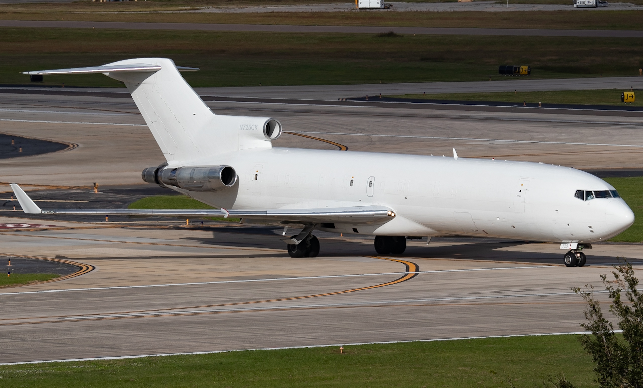 Full size: Kalitta Charters Boeing 727-200 N725CK at Tampa International Airport
