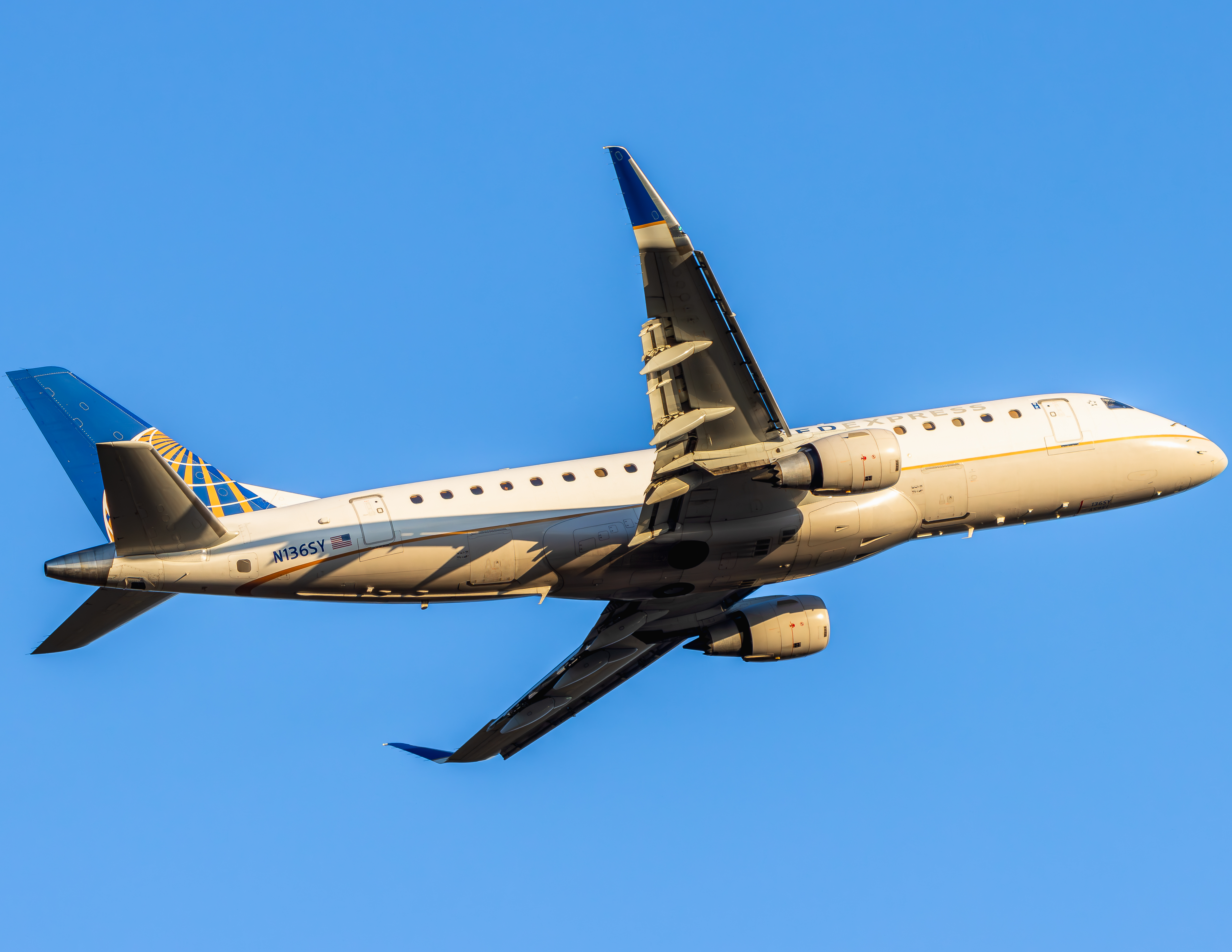 Full size: SkyWest Airlines Embraer E175 N136SY at Roberts Field Airport