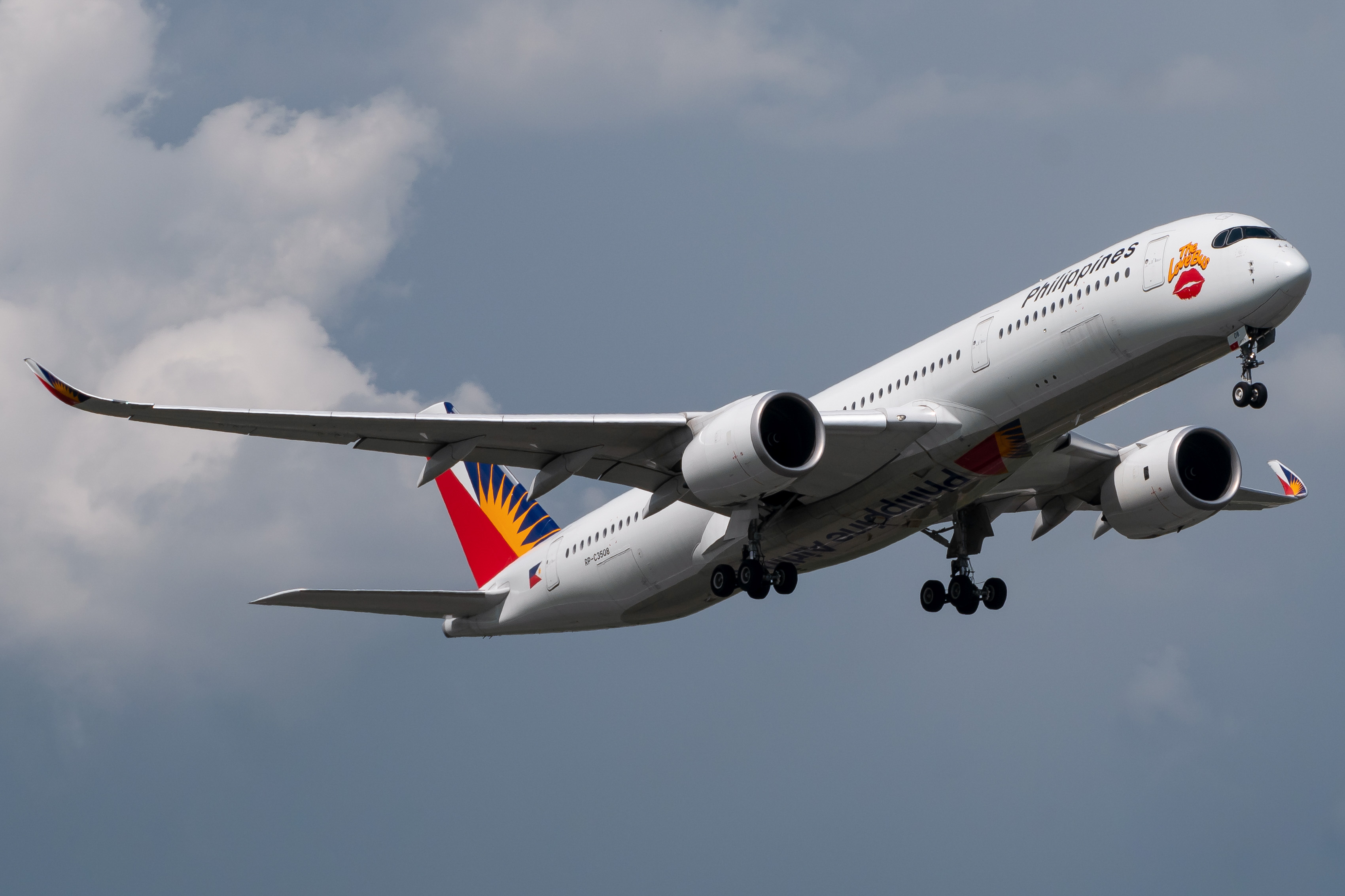 Full size: Philippine Airlines Airbus A350-900 RP-C3508 at Singapore-Changi Airport