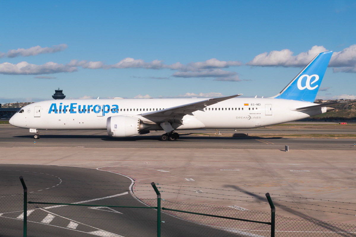 Full size: Air Europa Boeing 787-9 EC-NEI at Madrid Barajas Airport