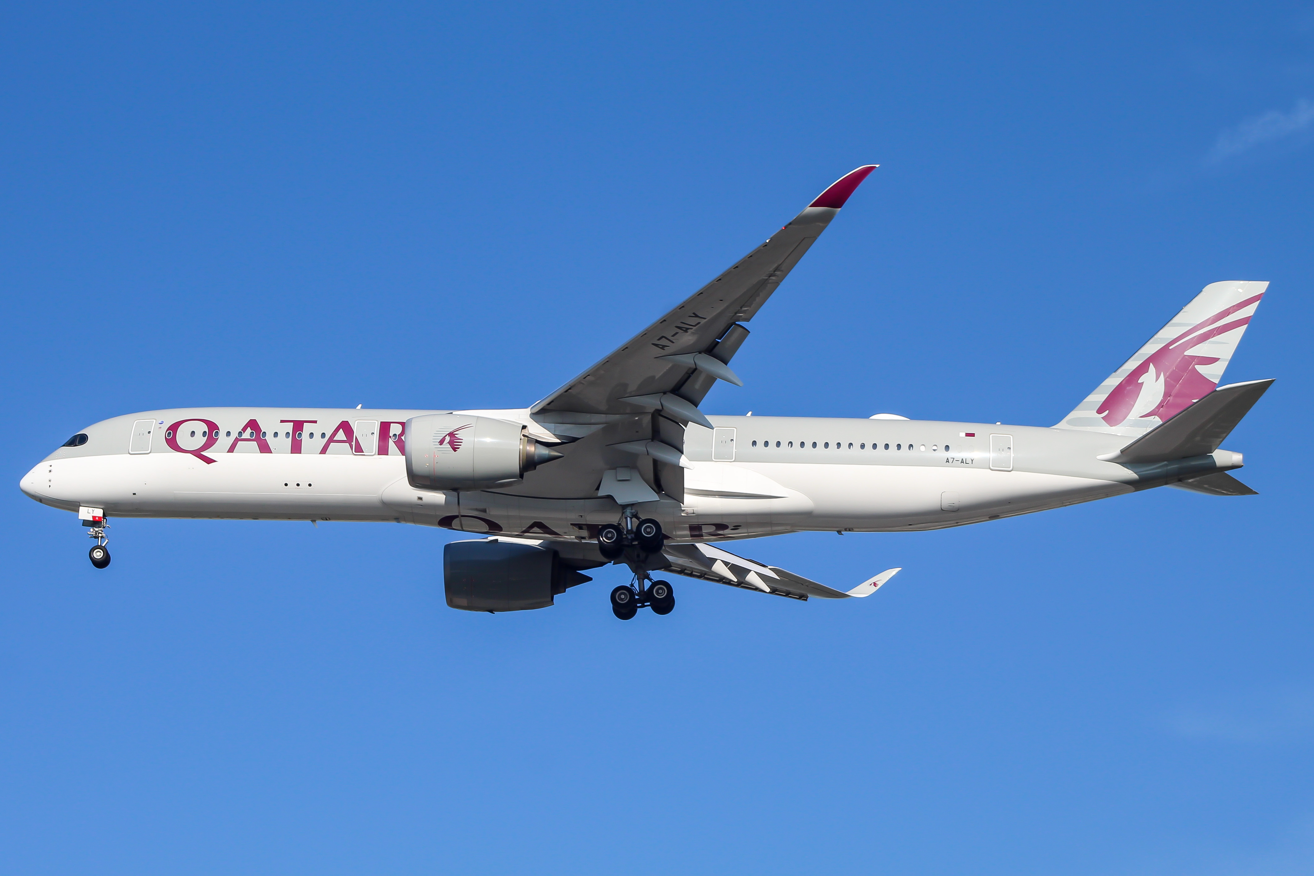 Full size: Qatar Airways Airbus A350-900 A7-ALY at Washington Dulles International Airport