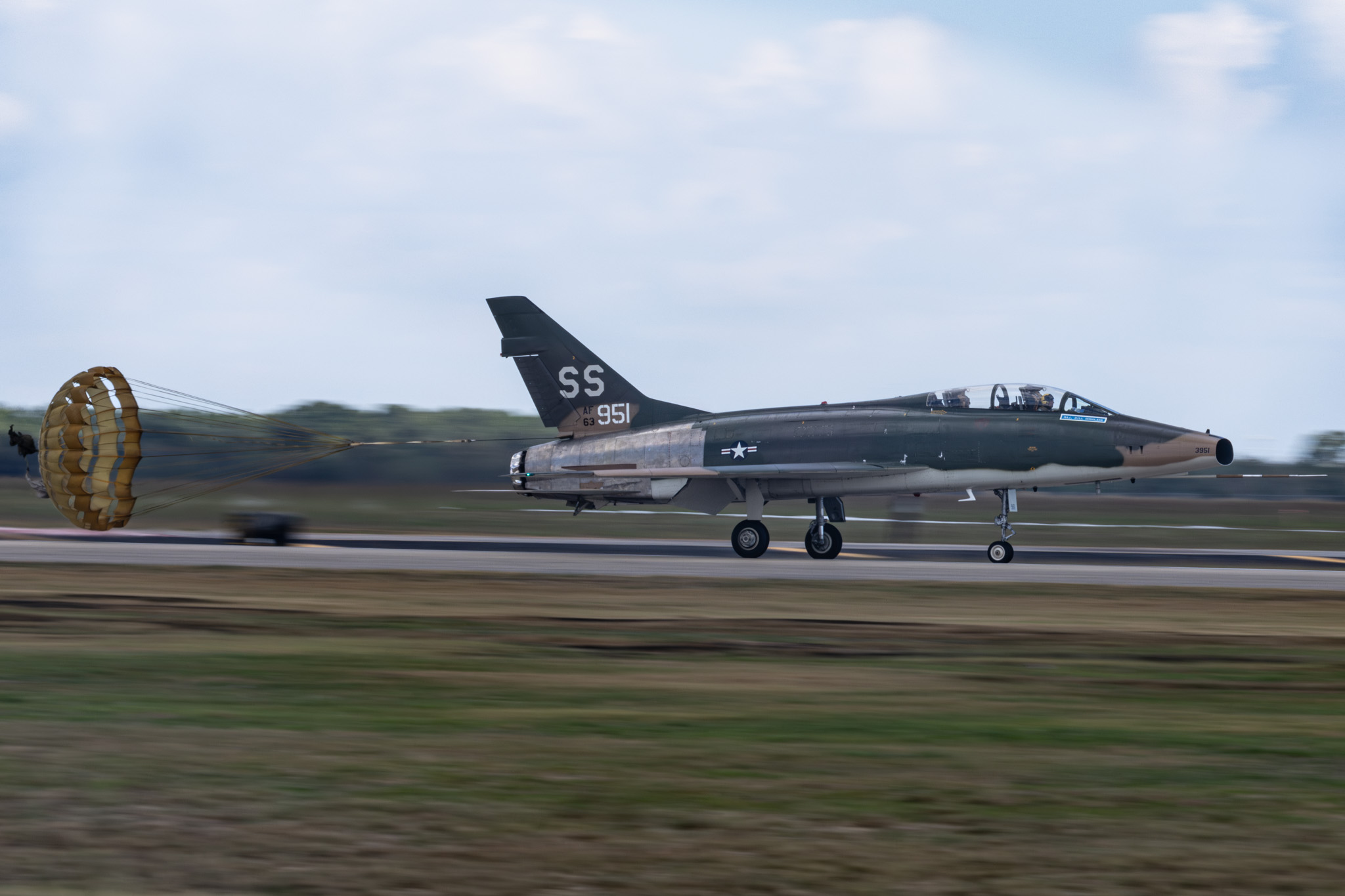 Full size: Collings Foundation North American F-100 Super Sabre N26AZ at Ellington Airport
