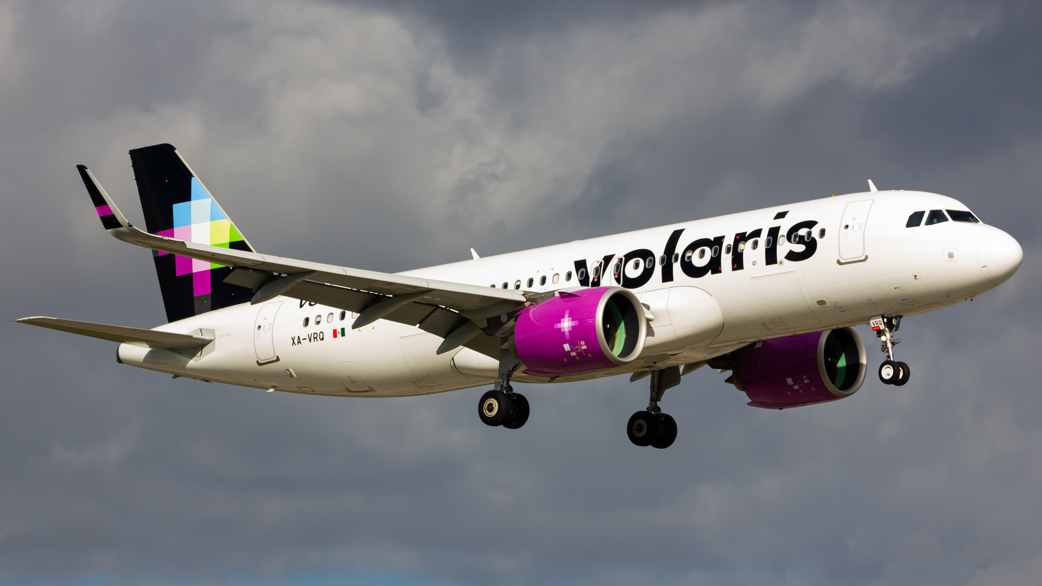 Full size: Volaris Airbus A320NEO XA-VRQ at Miami International Airport