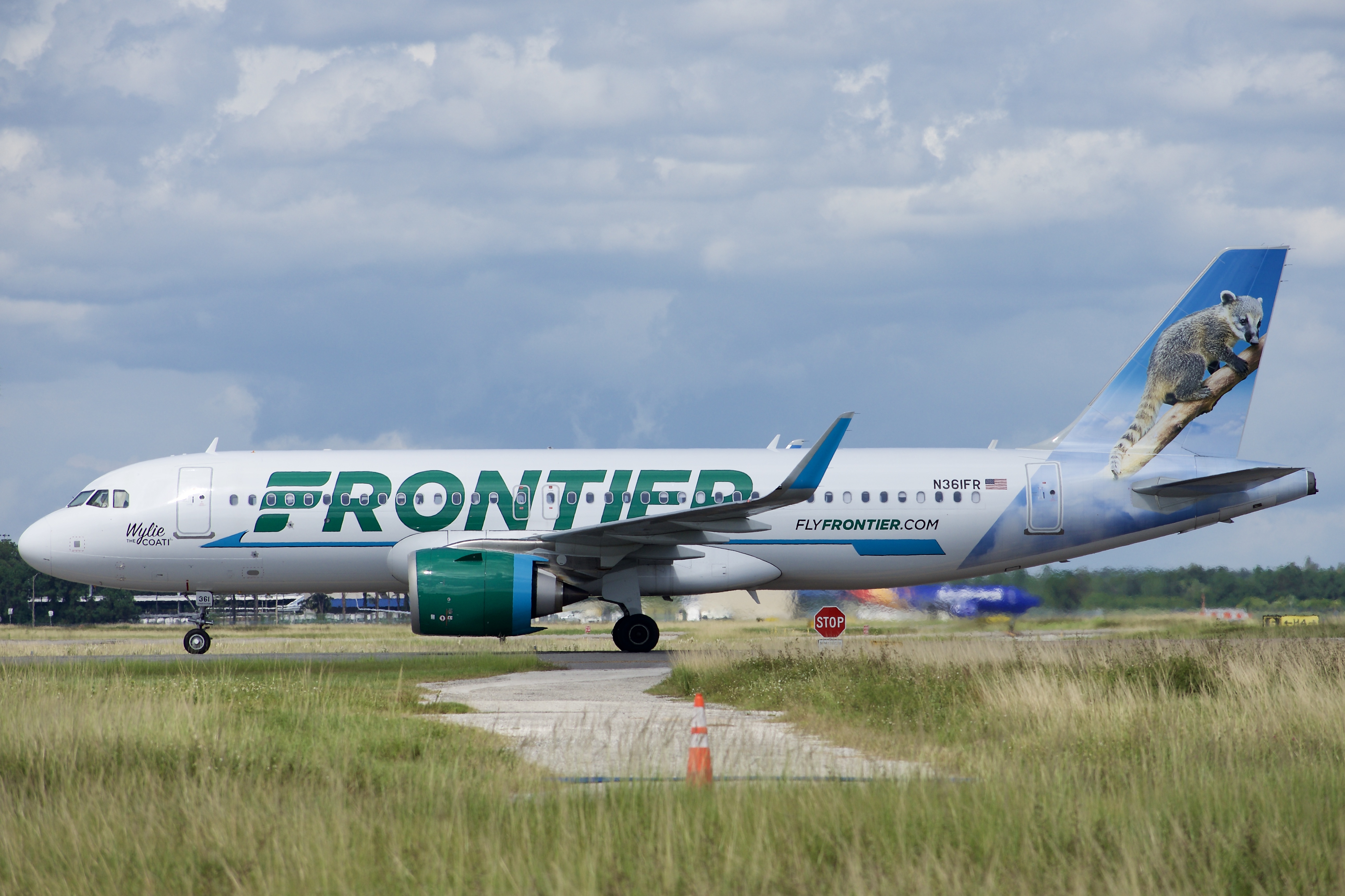 Full size: Frontier Airlines Airbus A320NEO N361FR at Orlando International Airport
